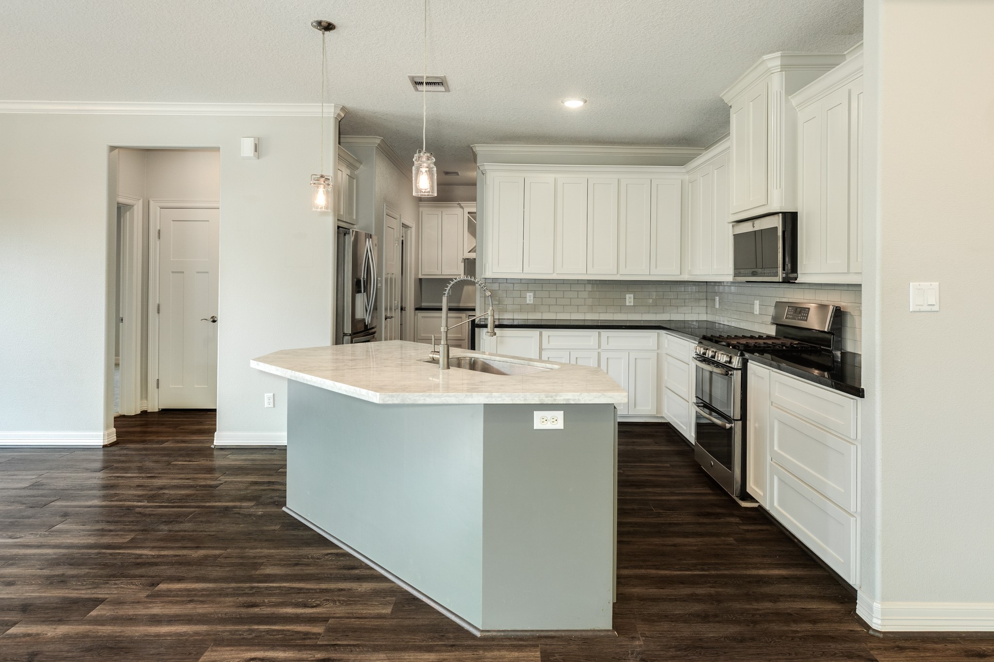 101 Rock Rose Lane, Lake Jackson, TX 77566