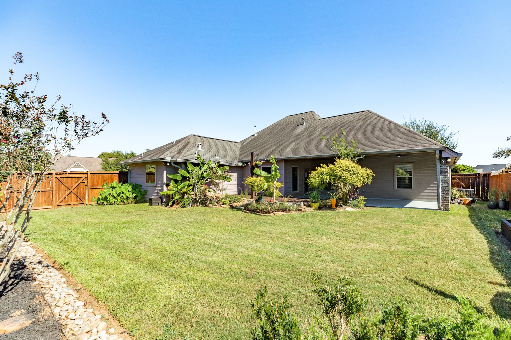 101 Rock Rose Lane, Lake Jackson, TX 77566