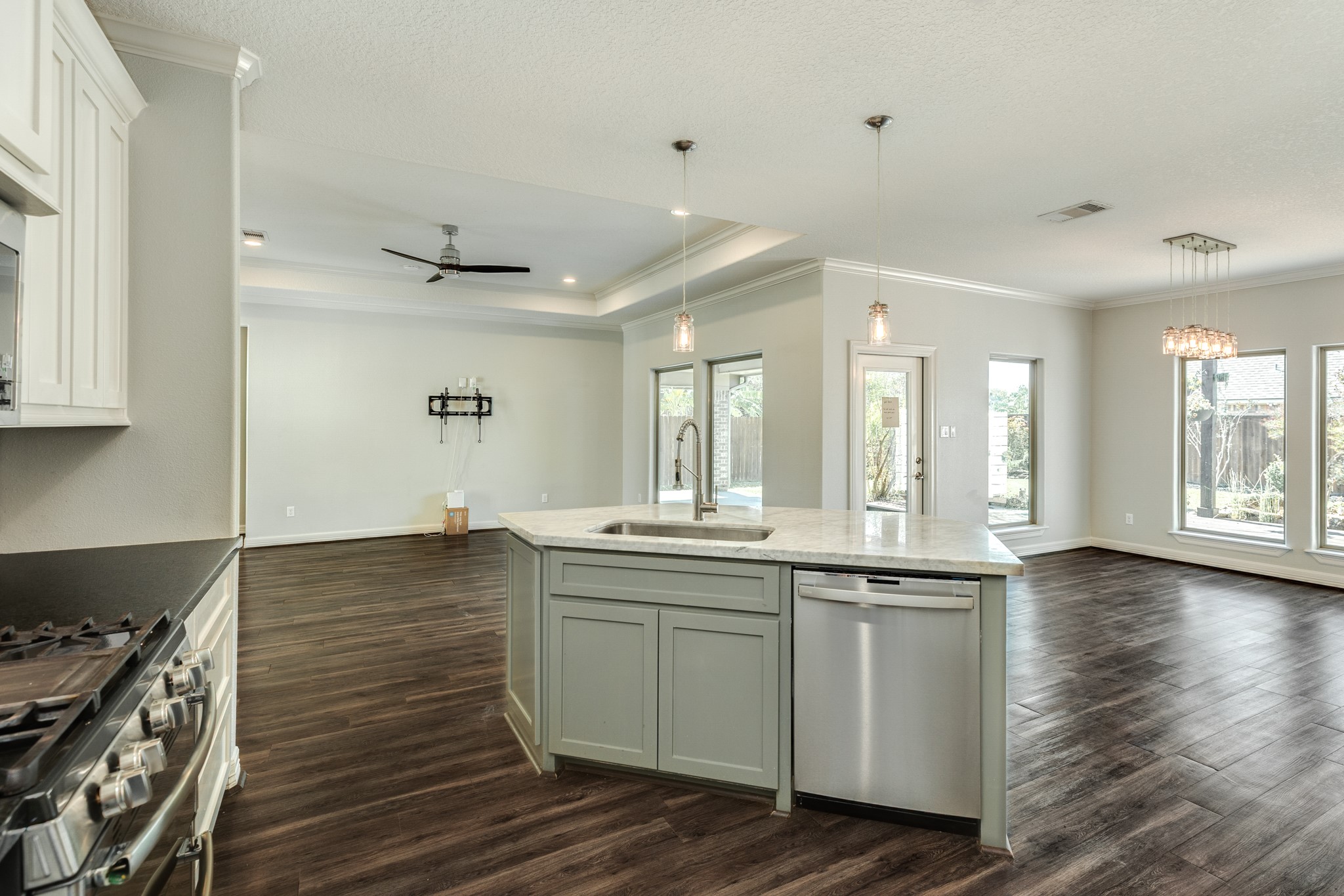 101 Rock Rose Lane, Lake Jackson, TX 77566