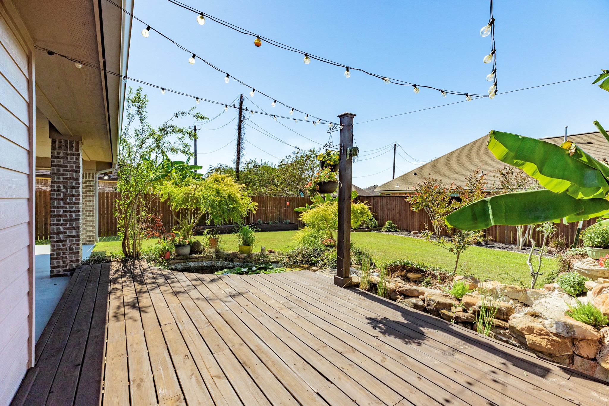 101 Rock Rose Lane, Lake Jackson, TX 77566