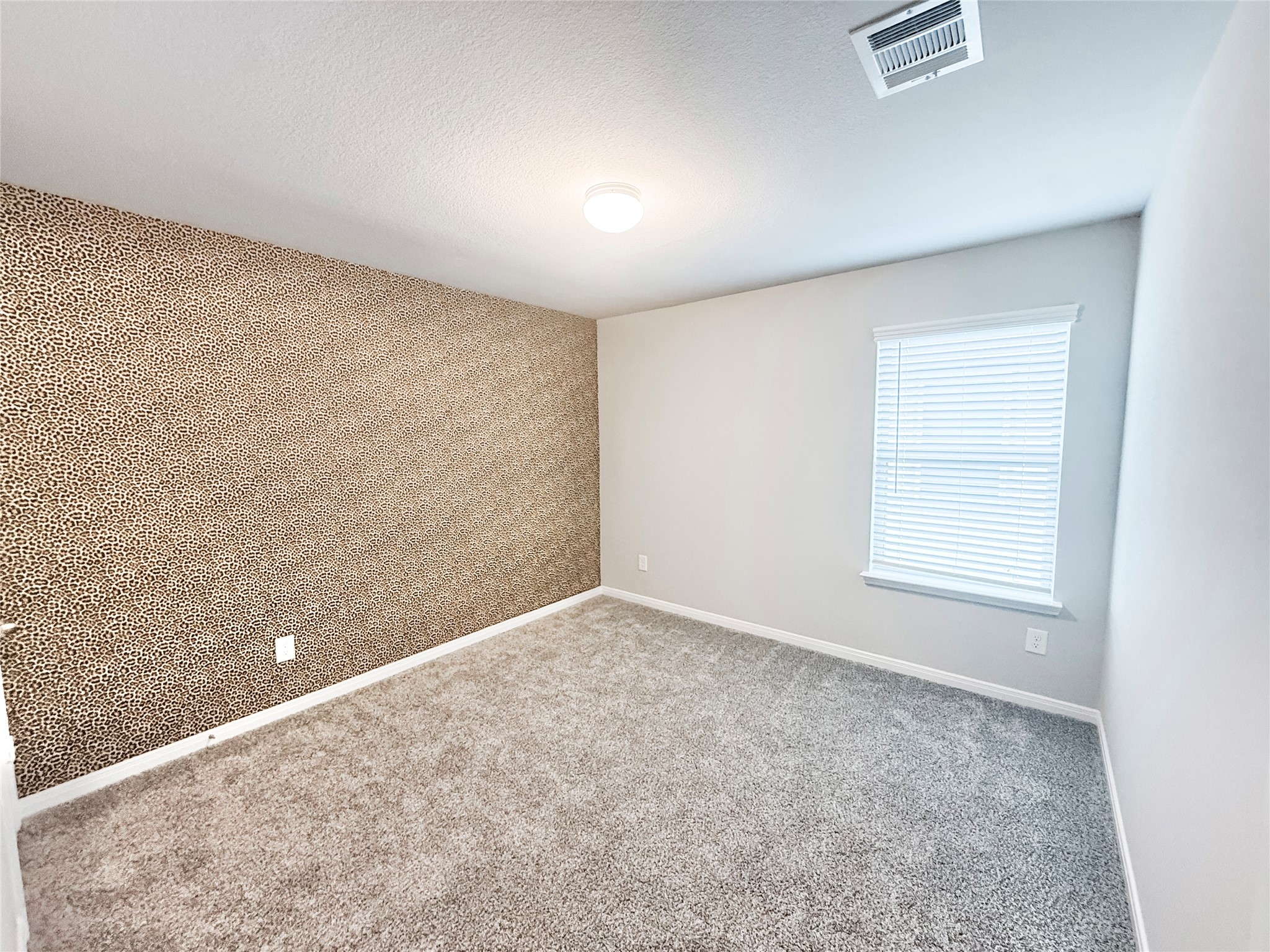 Comfortable secondary bedroom #1