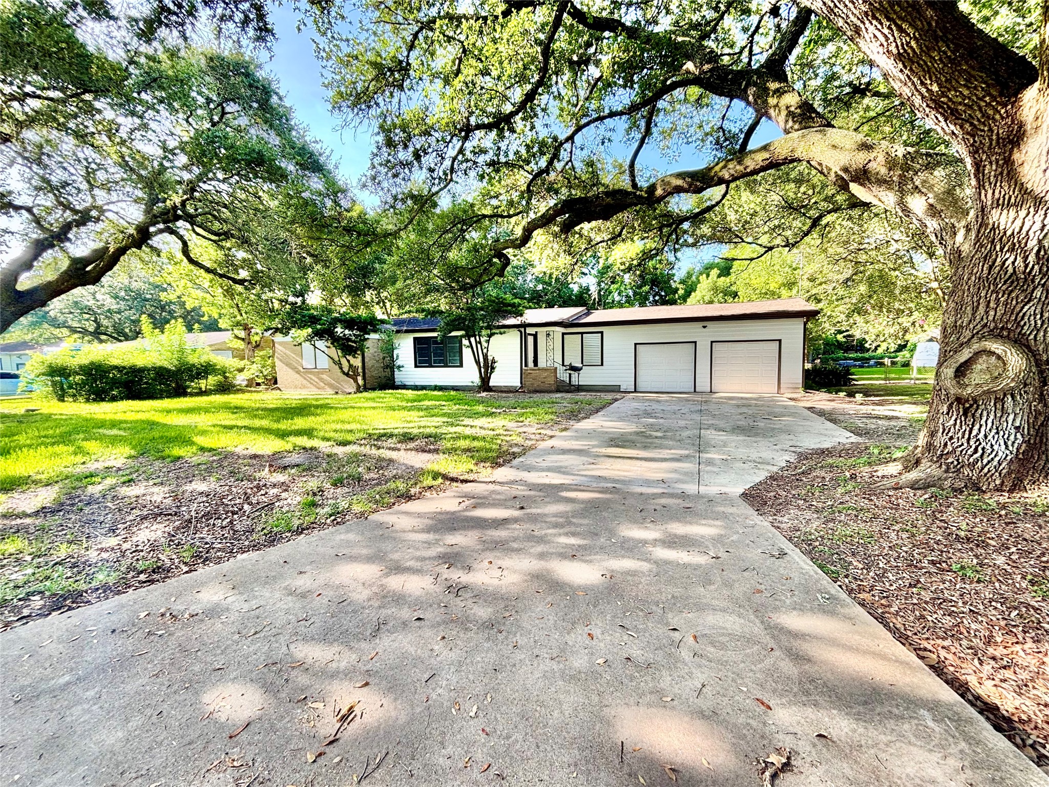 Spacious front yard! Could create a beautiful landscape and sitting area. Spacious front yard! Could create a beautiful landscape and sitting area.