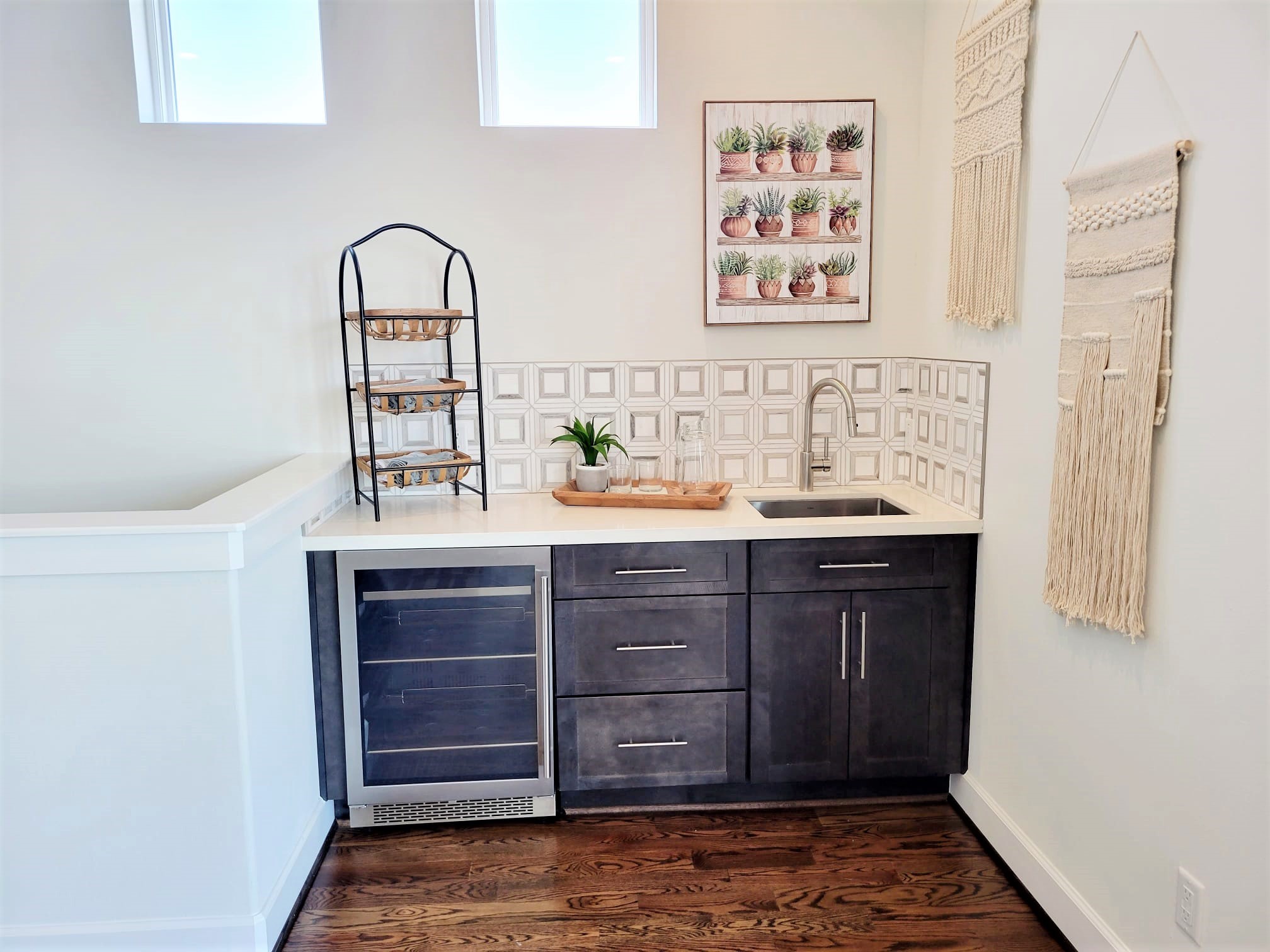Convenient area within the Game Room with a minibar / kitchenette space.