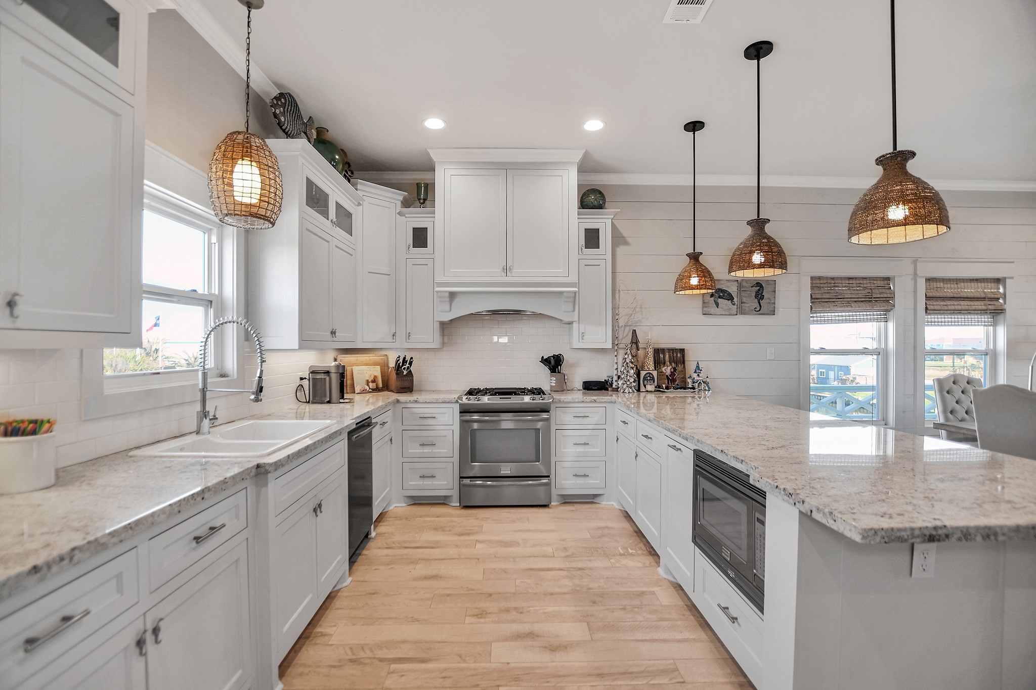 2570 Tide Drive, Port Bolivar, TX 77650