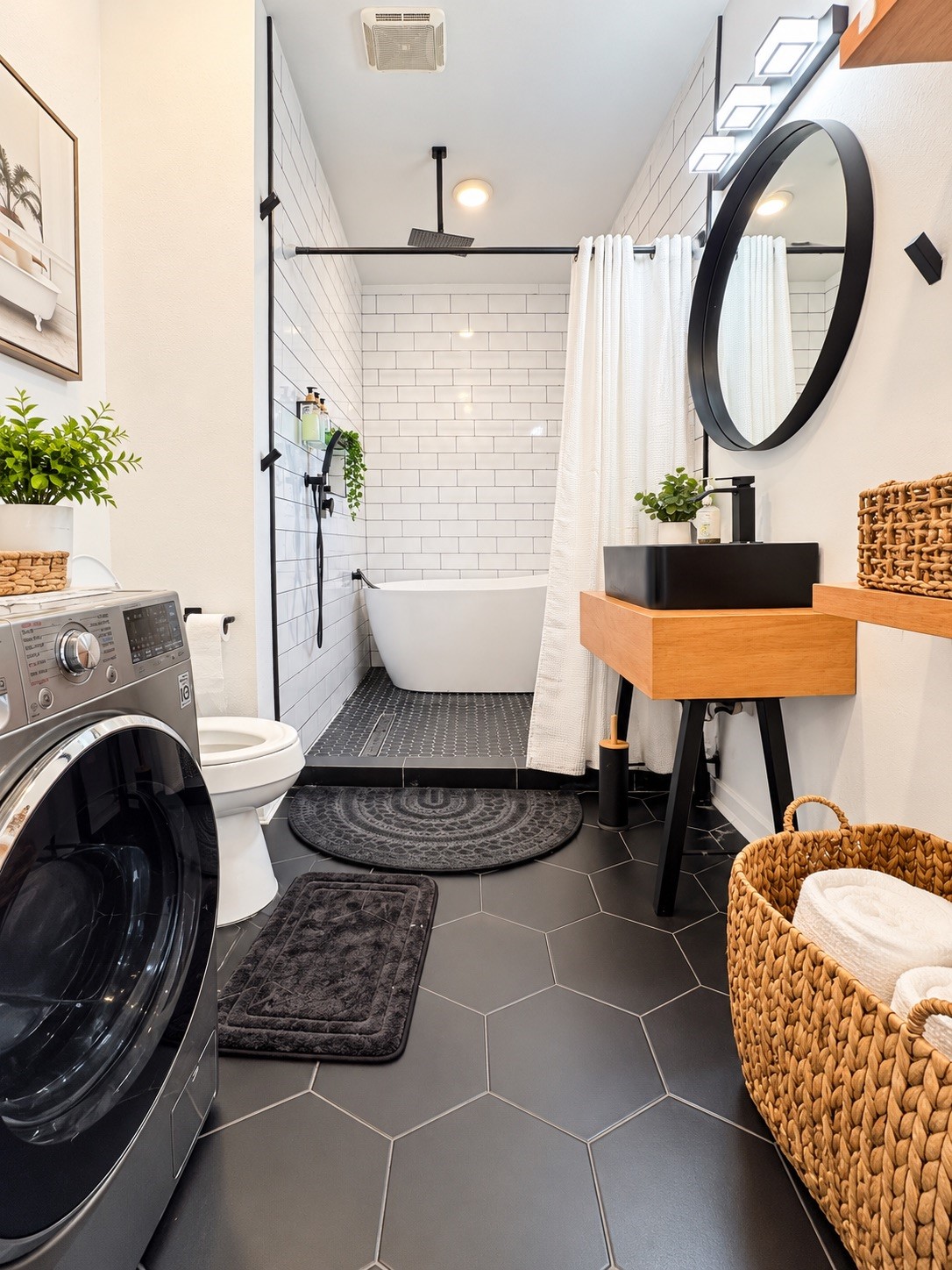 Combo Washer/Dryer in bathroom included Combo Washer/Dryer in bathroom included