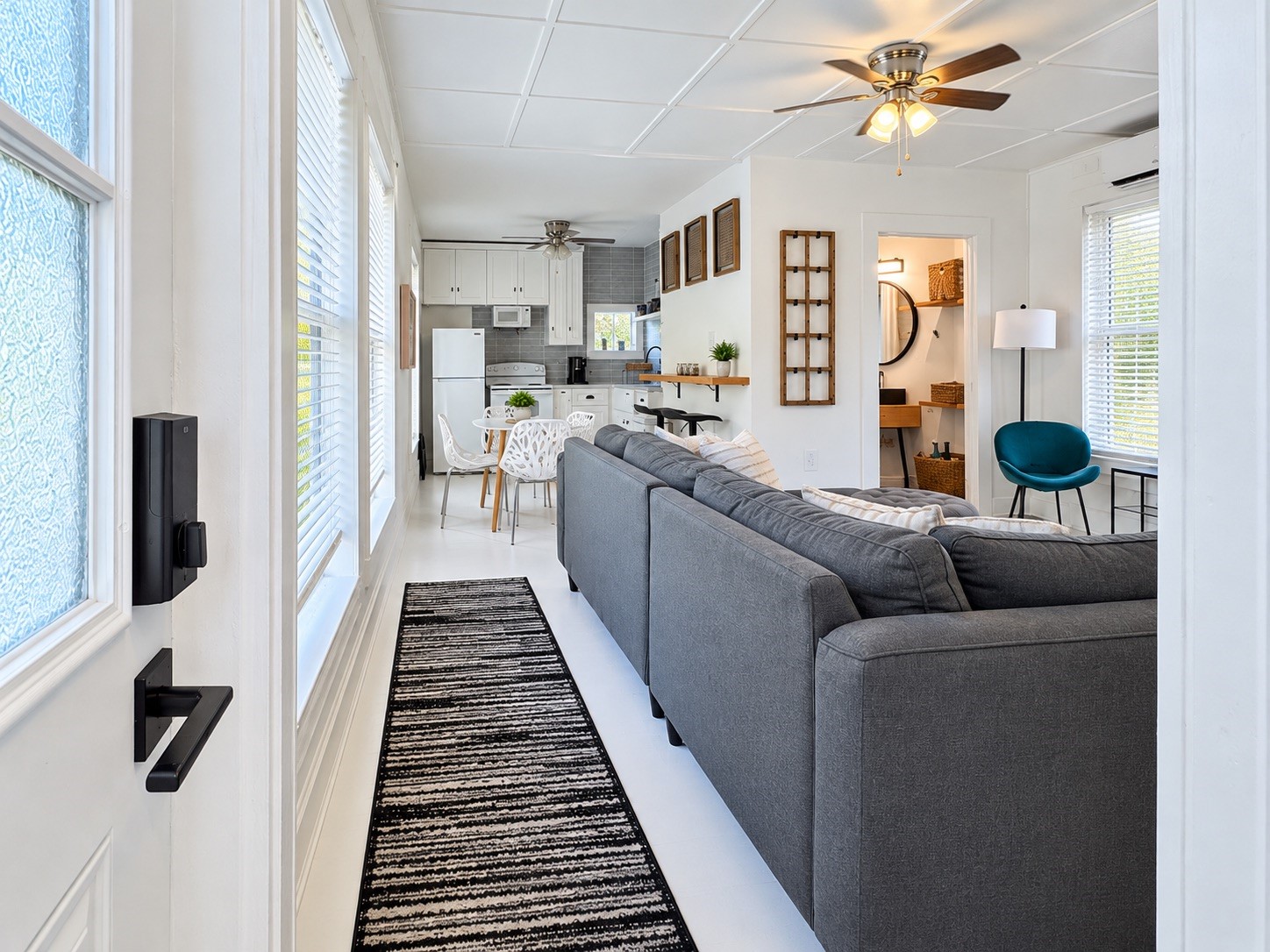 Bright, open living/dining/kitchen Bright, open living/dining/kitchen