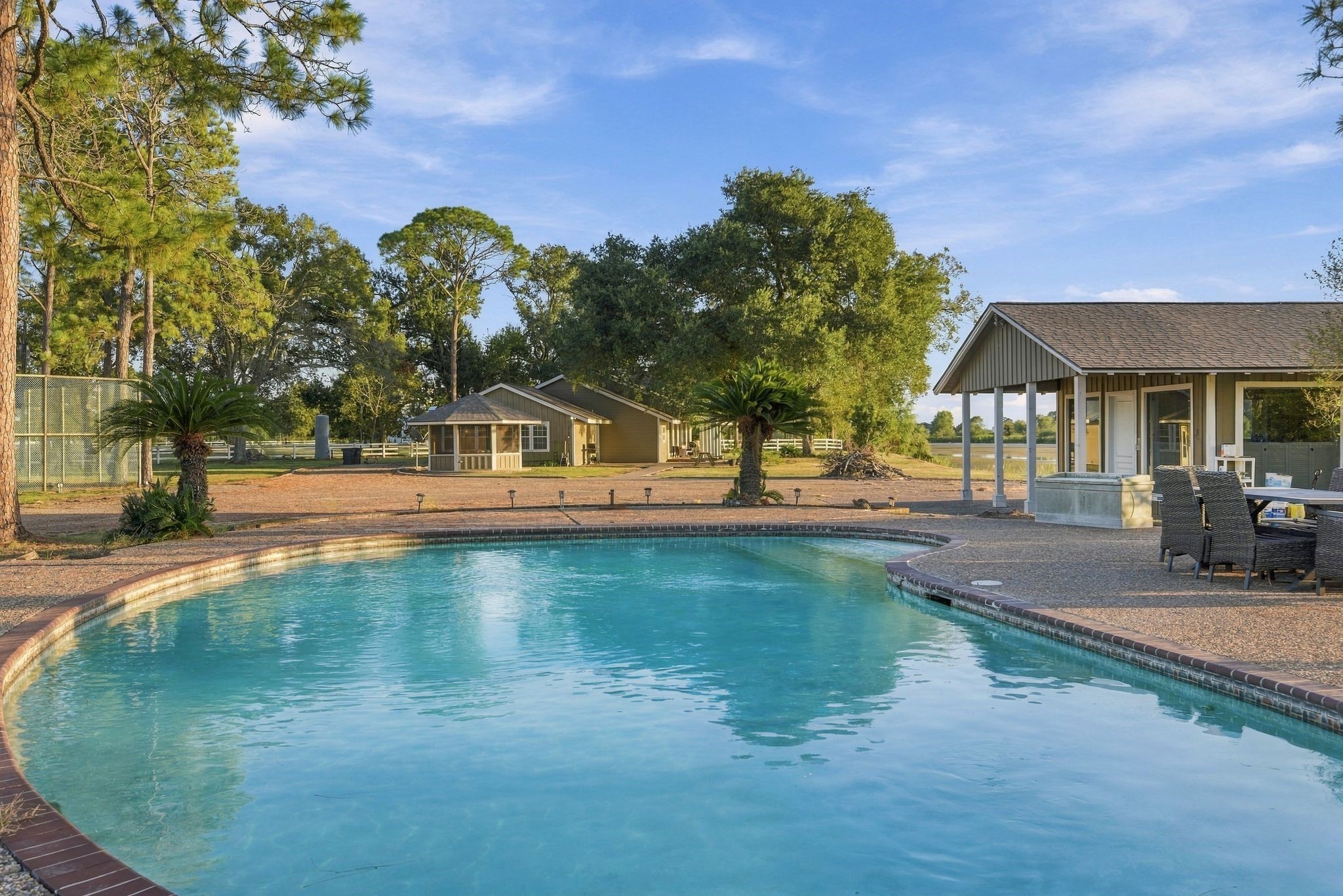 2935 W FM 1462, Rosharon, TX 77583