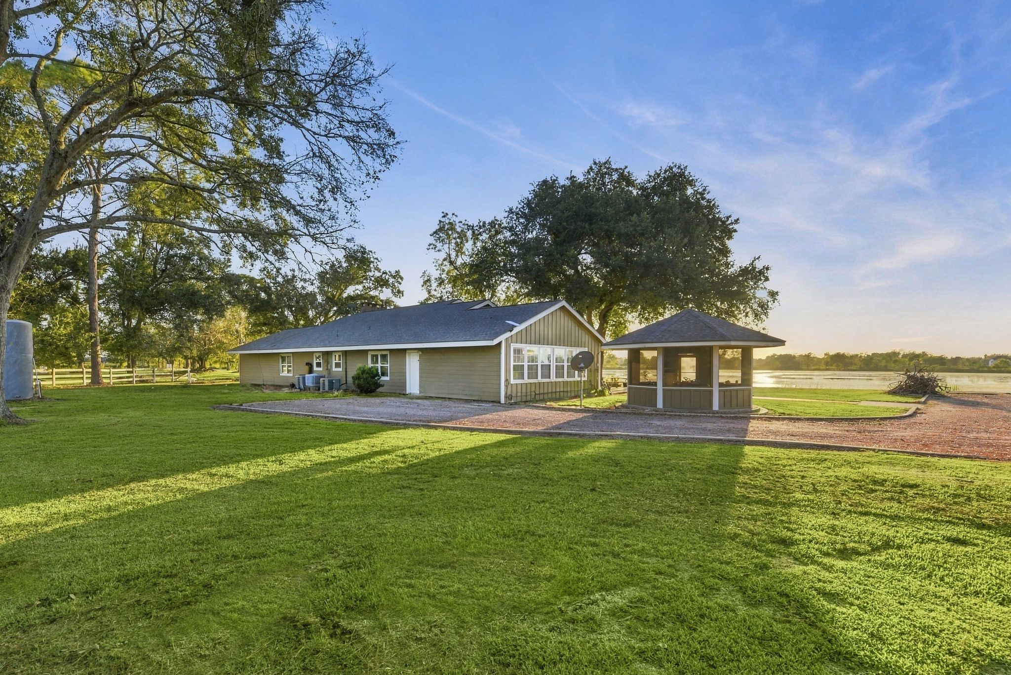 2935 W FM 1462, Rosharon, TX 77583