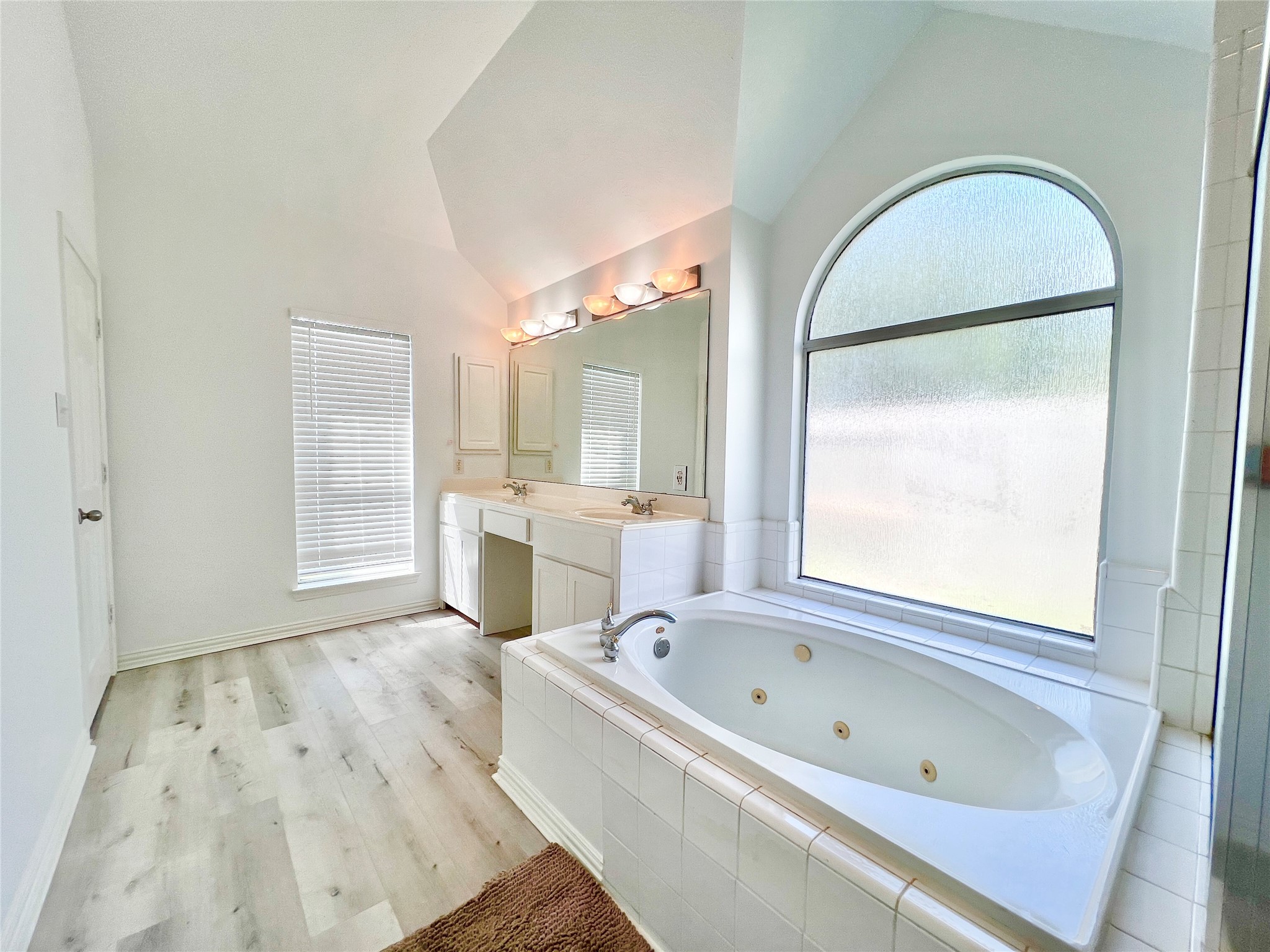 Nice Jacuzzi Tub, with nice window