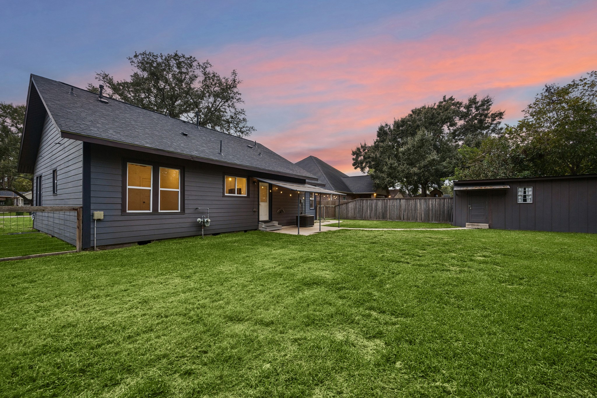 Large back yard with plenty of room to entertain!