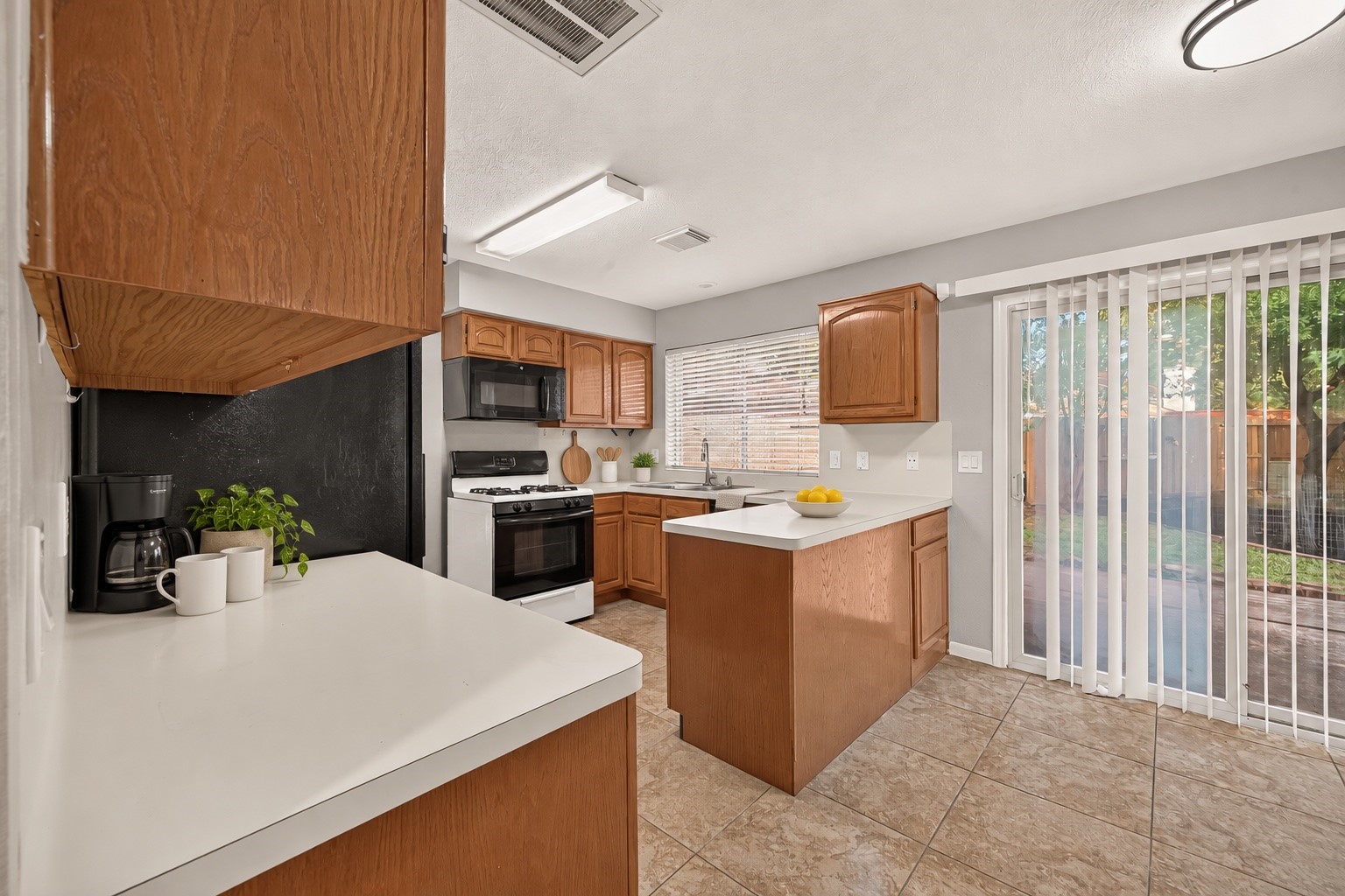 Kitchen and Breakfast area