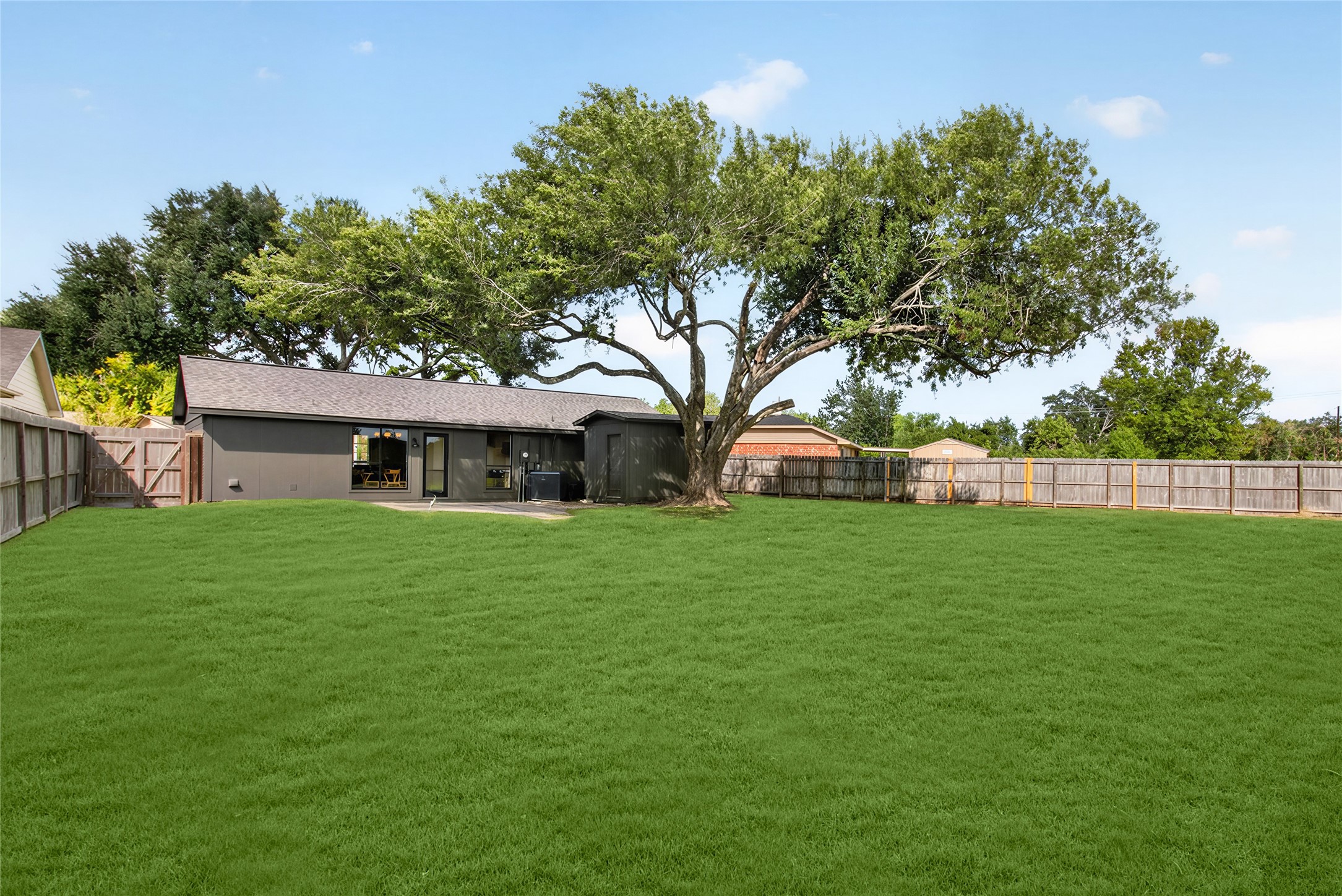 2501 Ironclad Drive, League City, TX 77573