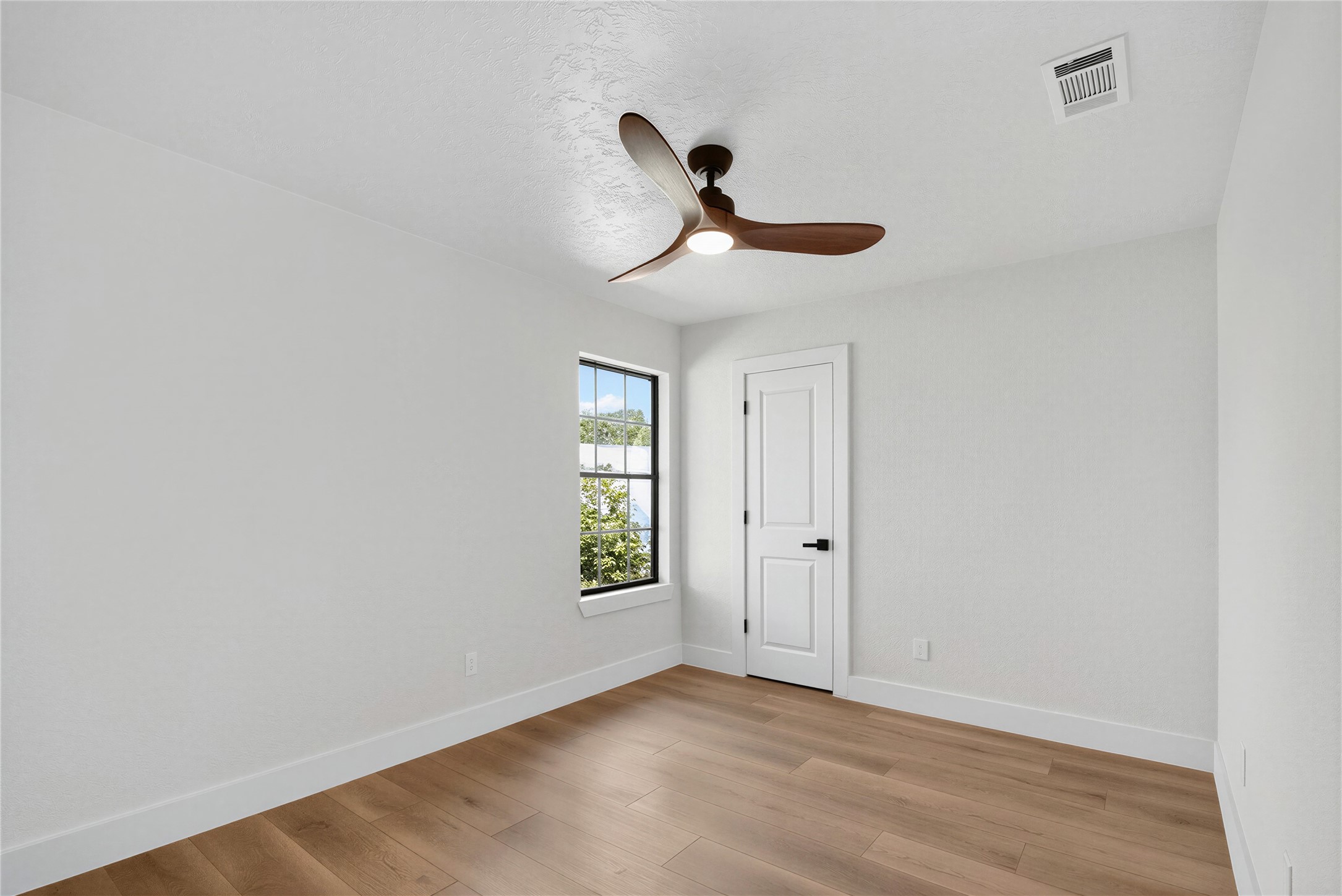 2501 Ironclad Drive, League City, TX 77573