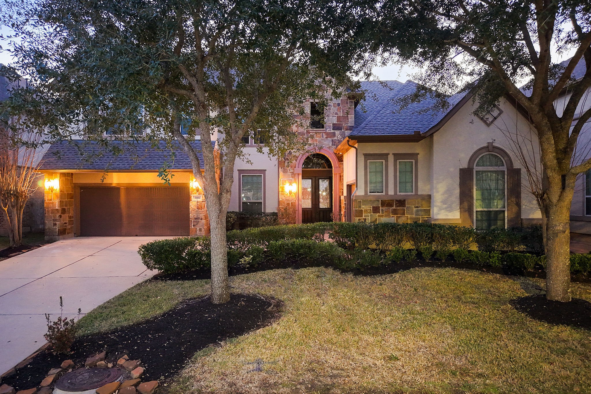 Zoned to Award Winning 
Colony Meadows ES, Ft Settlement MS, and Clements HS. Schedule a tour to see 3102 Barrons Way. Sugar Land, TX TODAY!