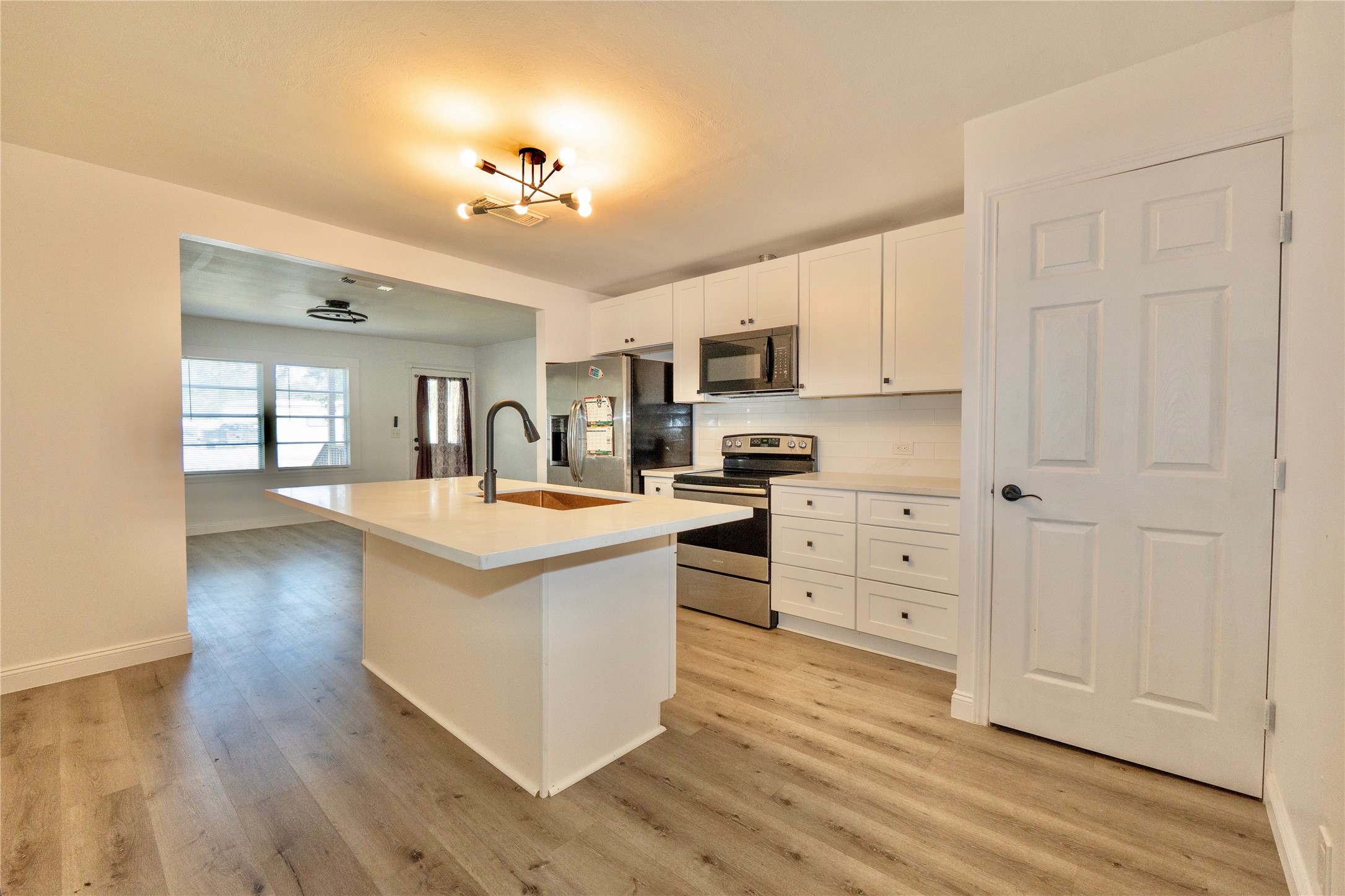 4114 Victoria Avenue, Dickinson, TX 77539