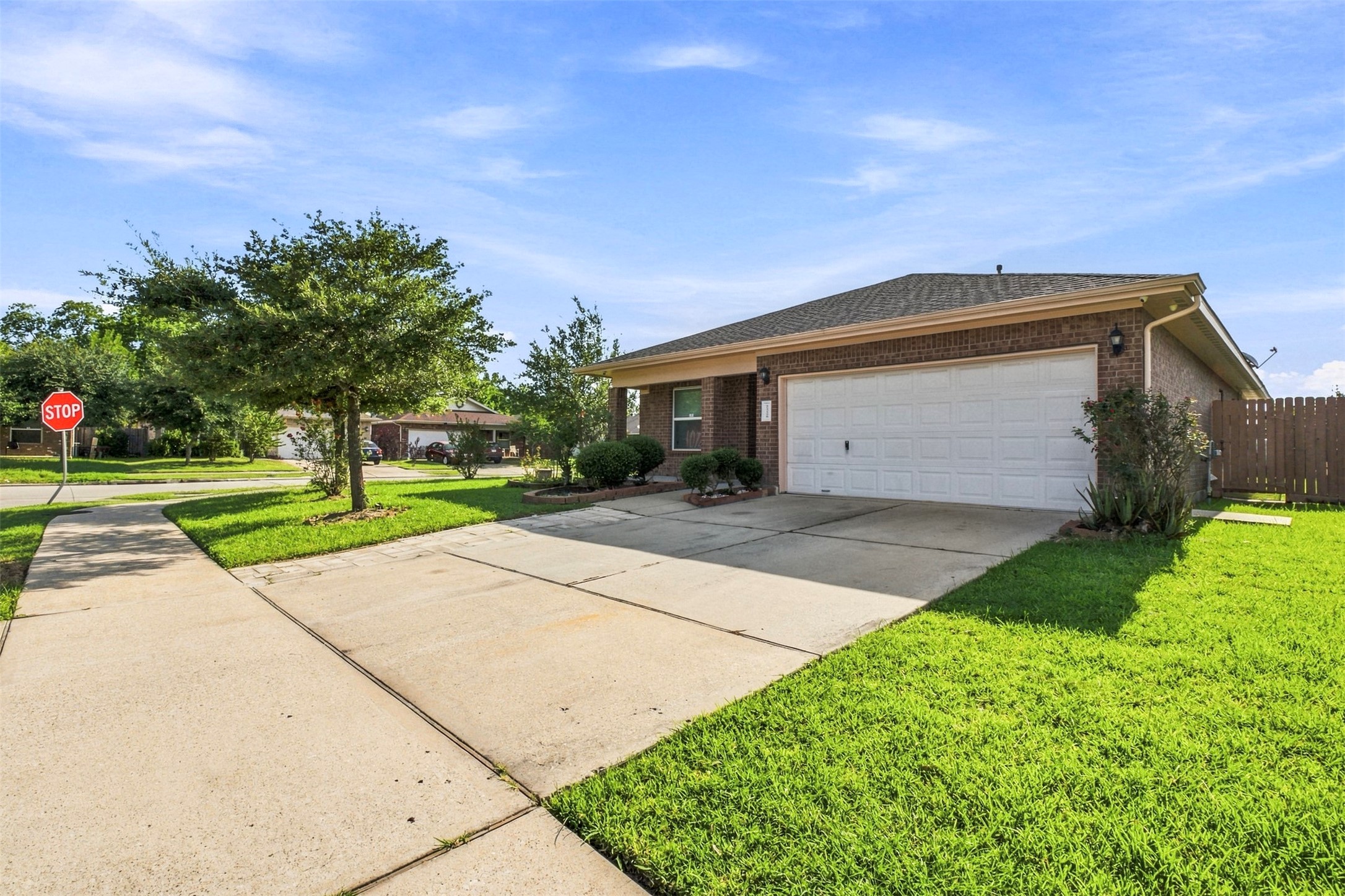 8526 Vista Oaks Manor, Houston, TX 77028
