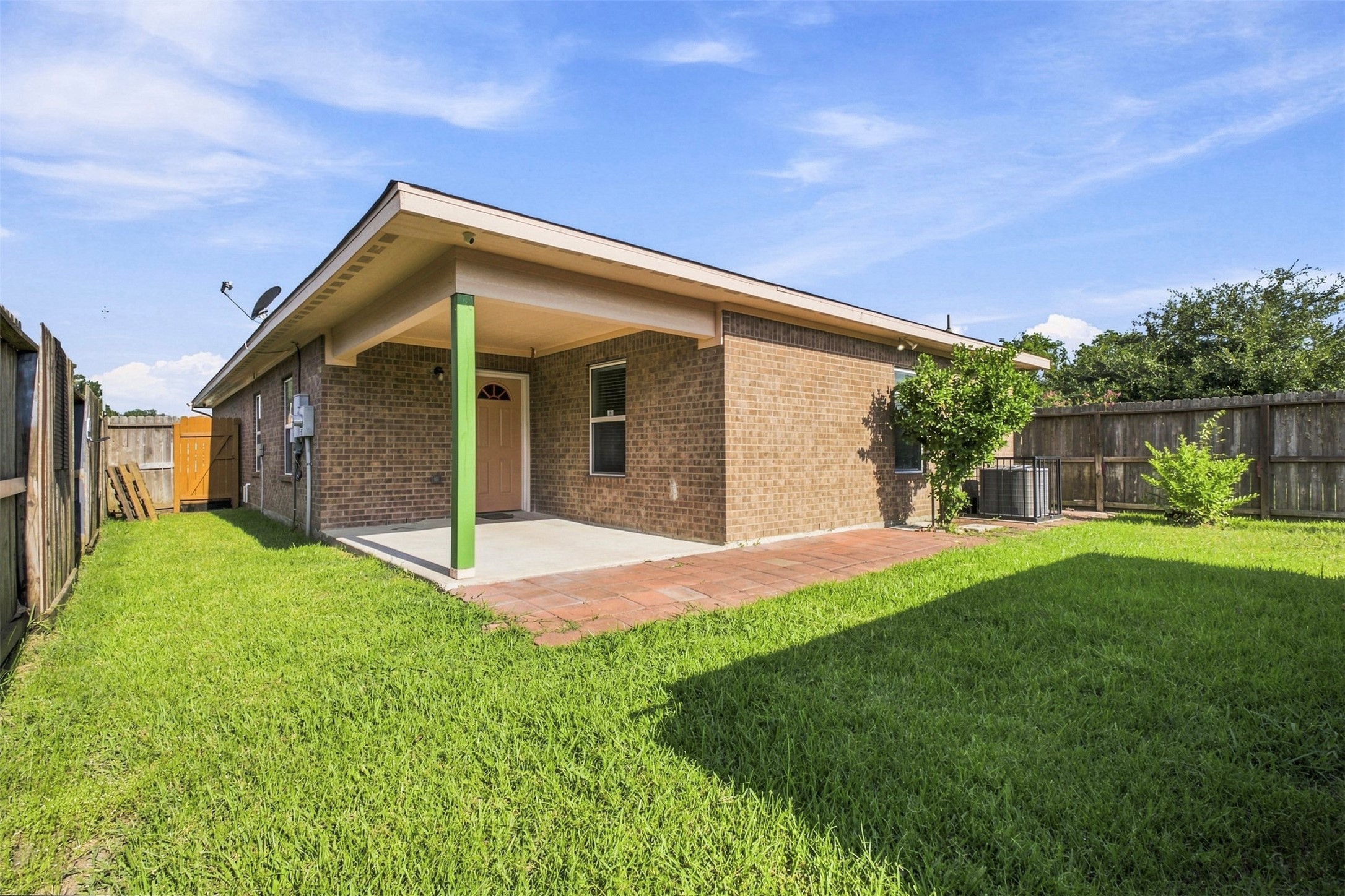 8526 Vista Oaks Manor, Houston, TX 77028