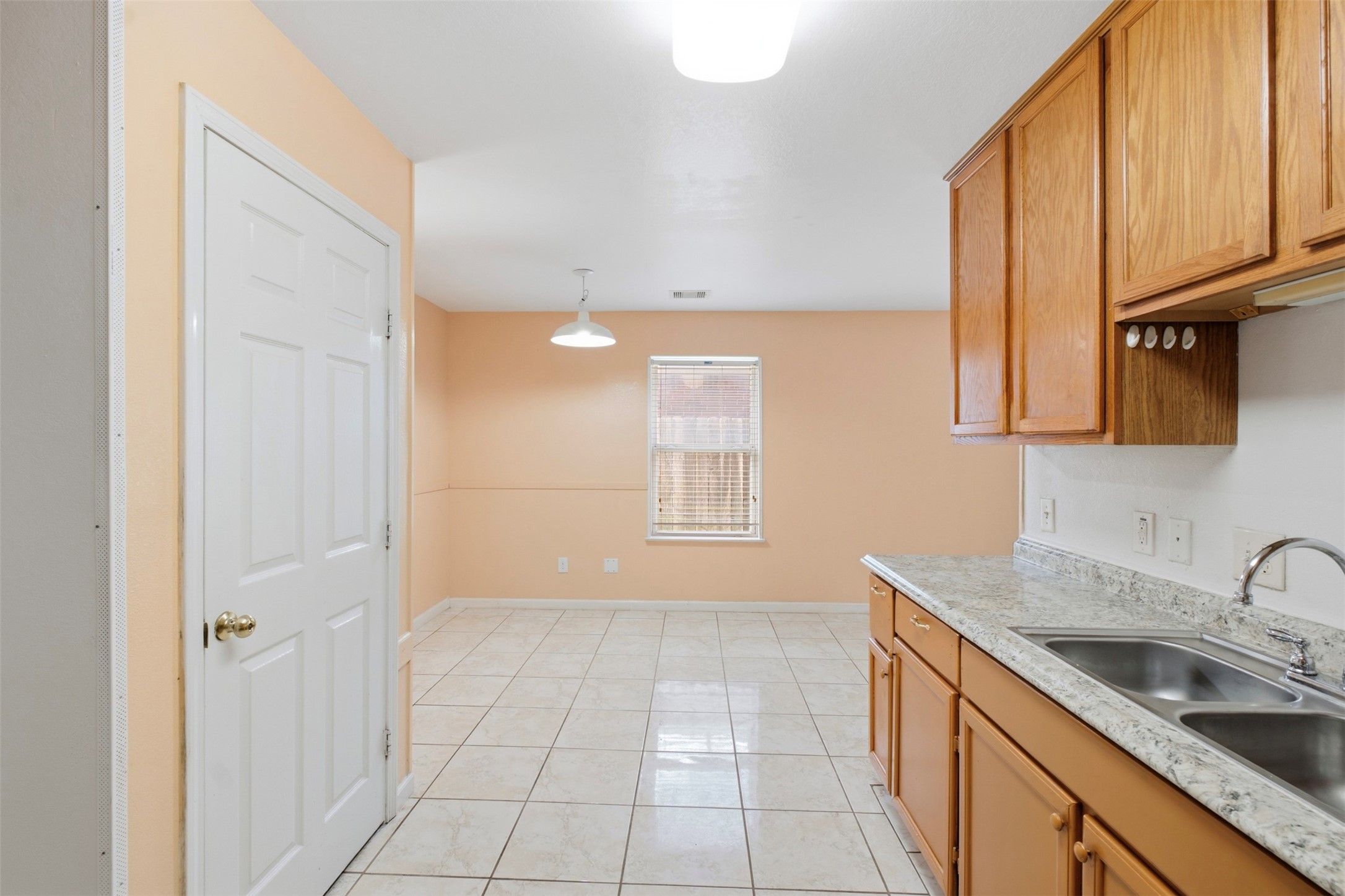 8526 Vista Oaks Manor, Houston, TX 77028