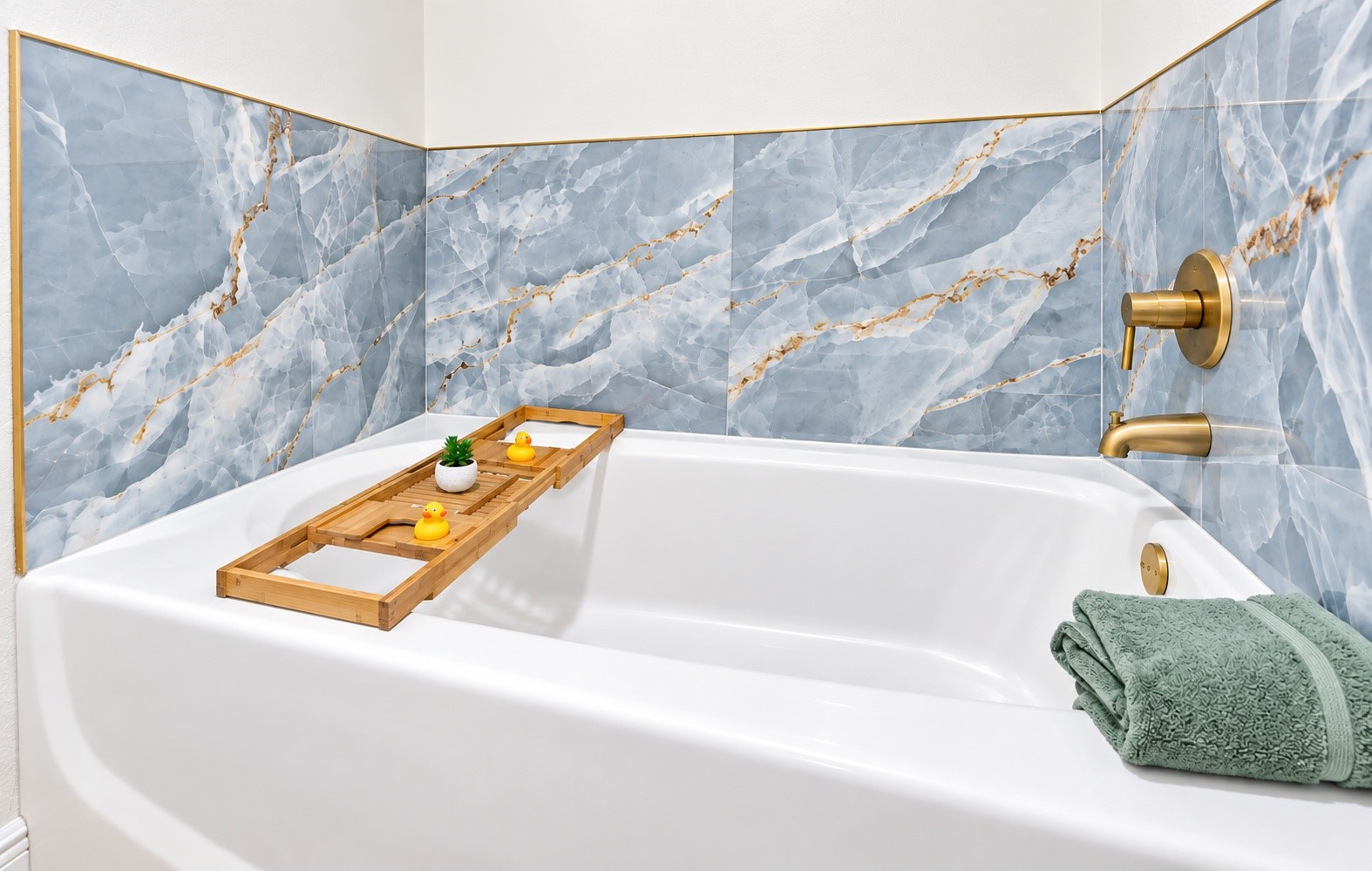 The soaking tub in the primary bathroom!