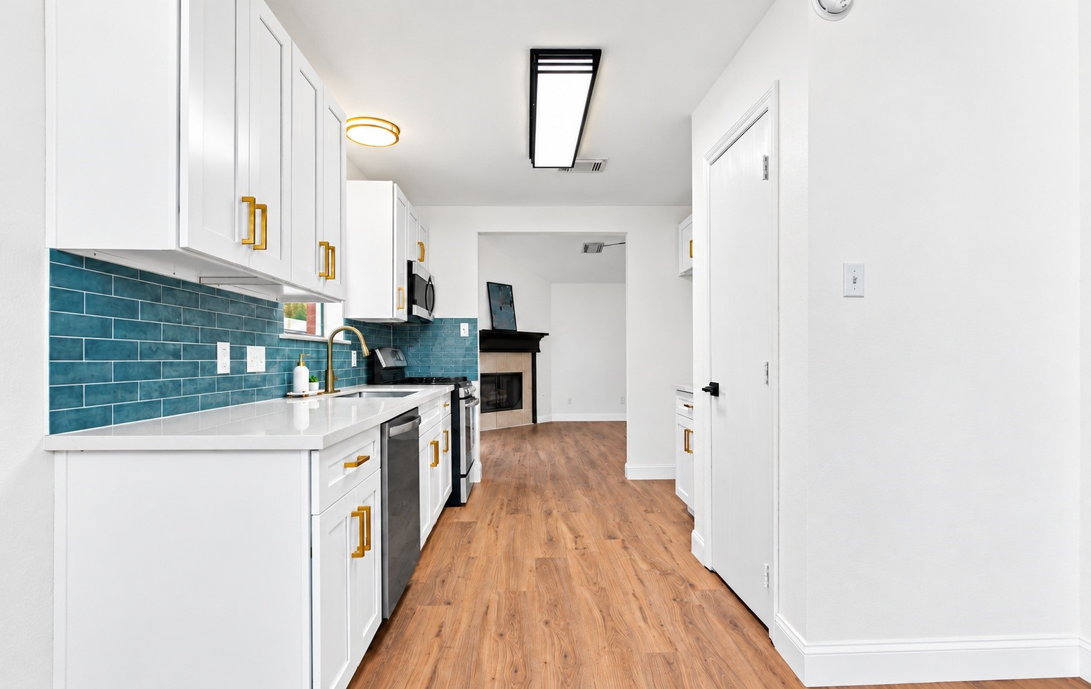 Another angle of the kitchen!