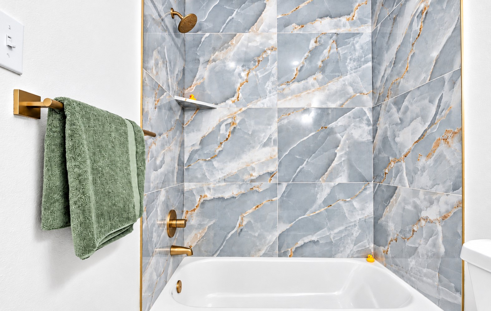The tub/shower combo has new tile!