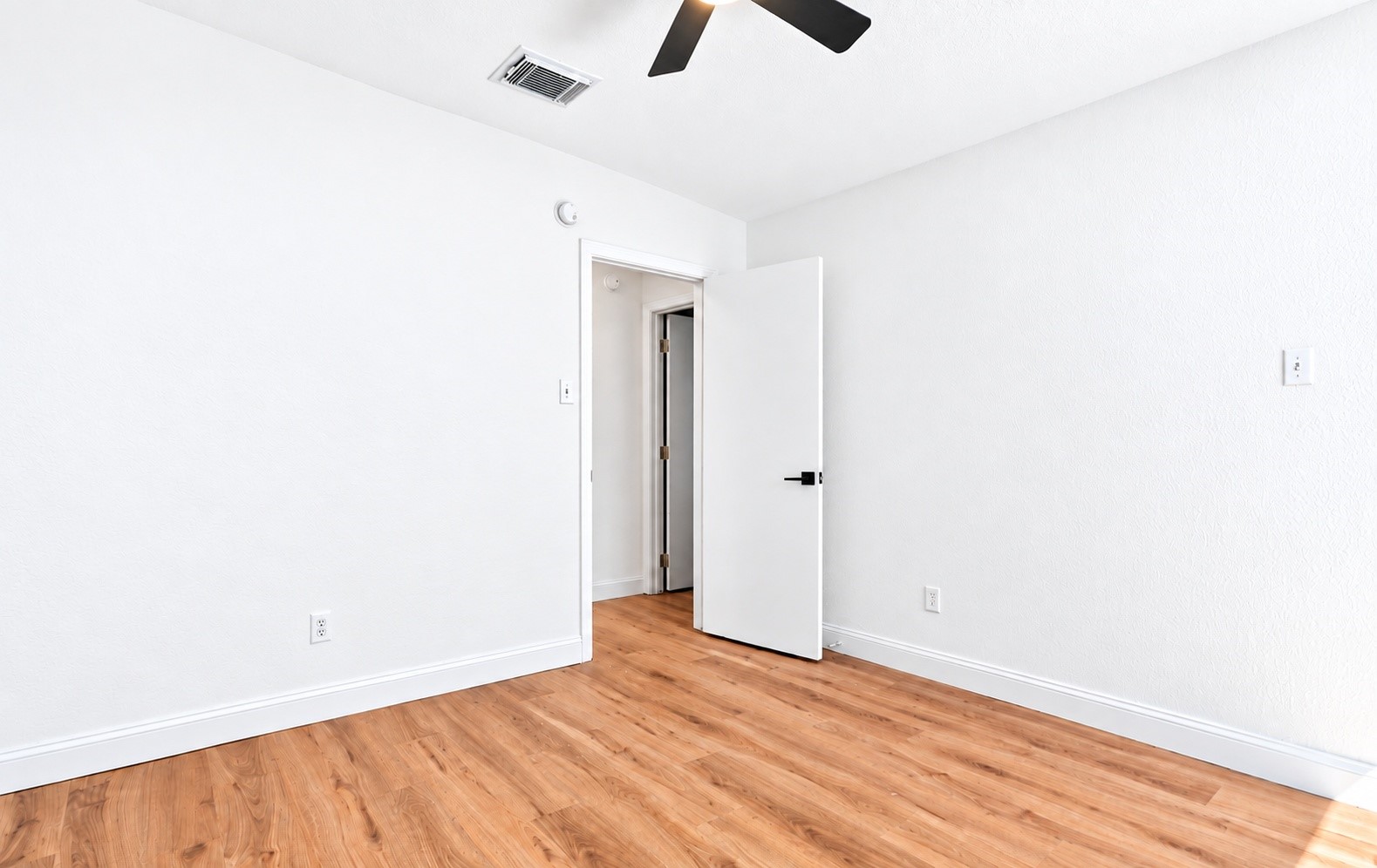 Another angle of the secondary bedroom!