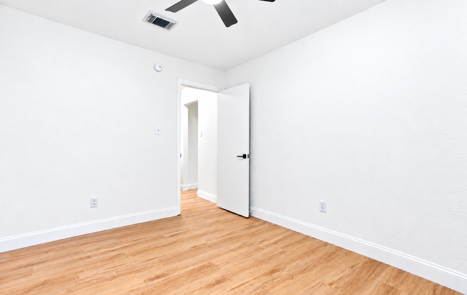 Another angle of the secondary bedroom!