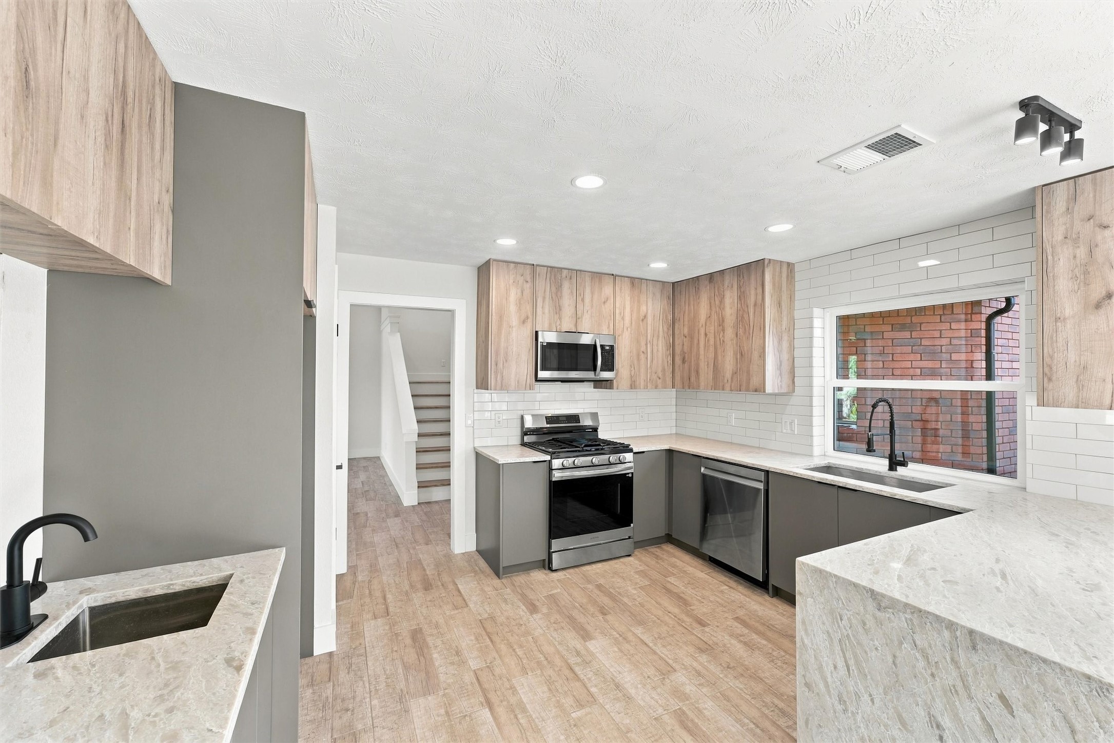 4756 Oakmont Court, League City, TX 77573