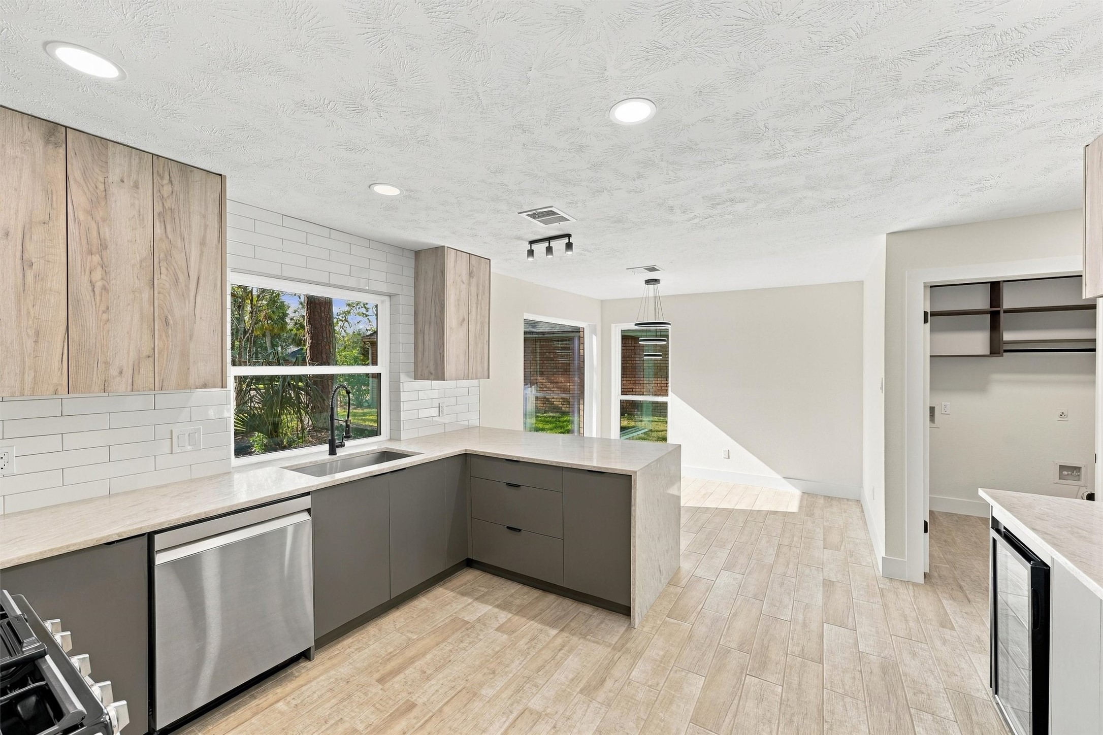 4756 Oakmont Court, League City, TX 77573