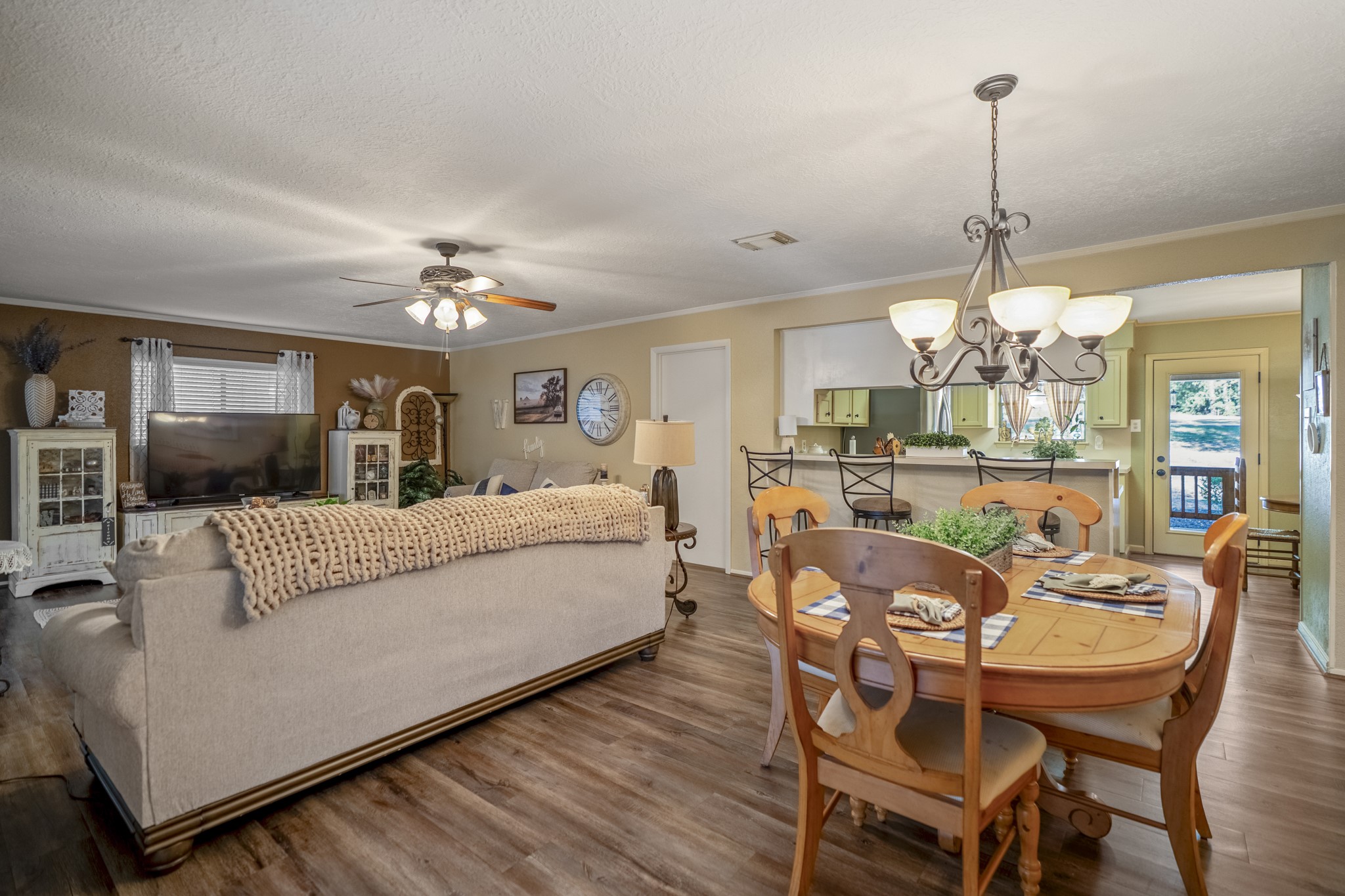2001 Northshore Drive, Conroe, TX 77304
