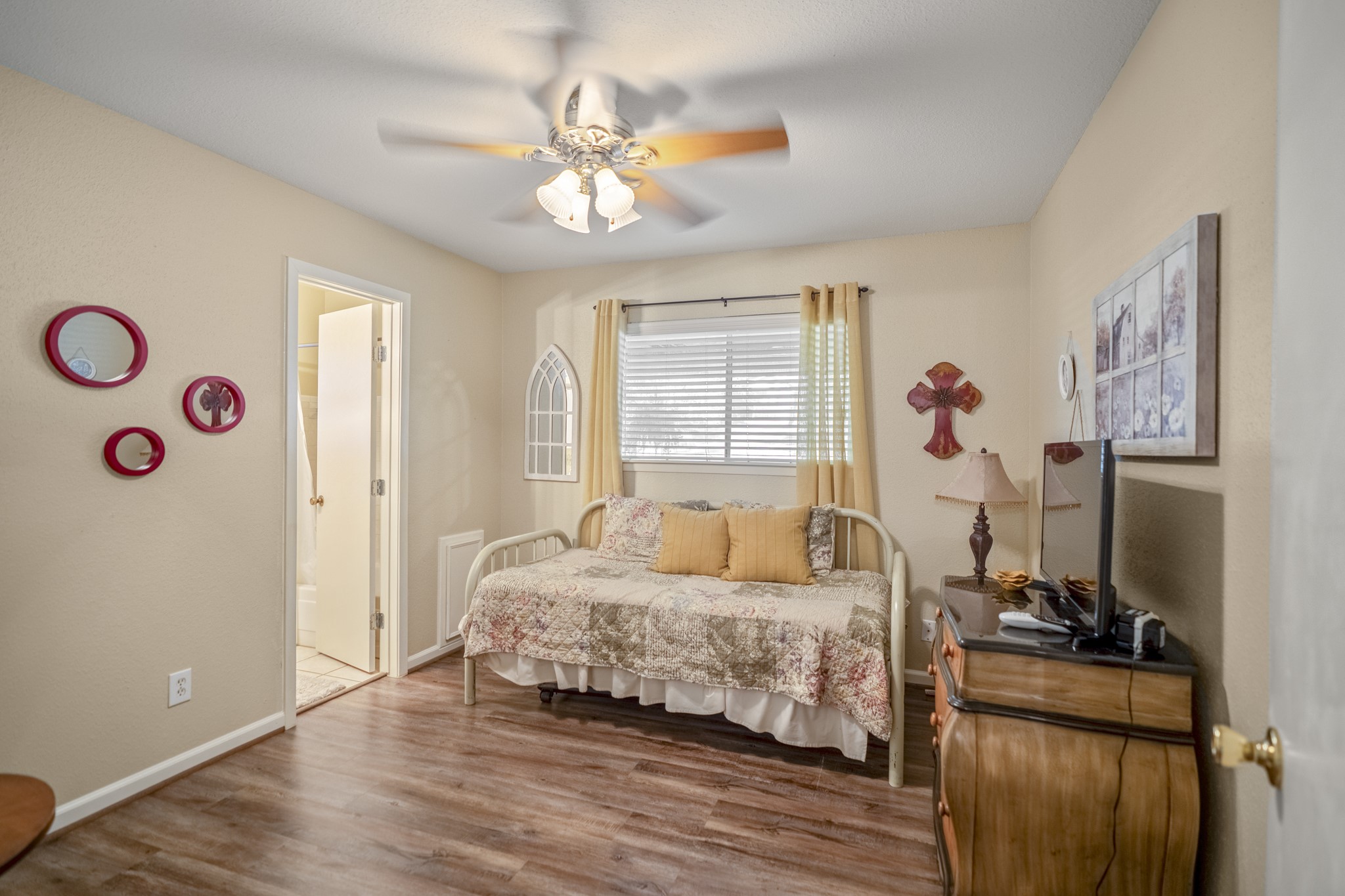 2001 Northshore Drive, Conroe, TX 77304