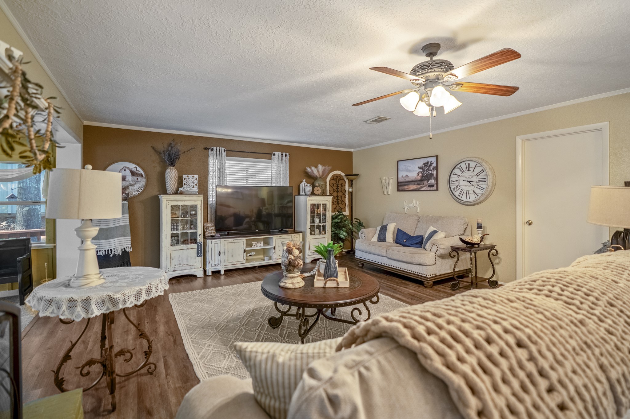 2001 Northshore Drive, Conroe, TX 77304