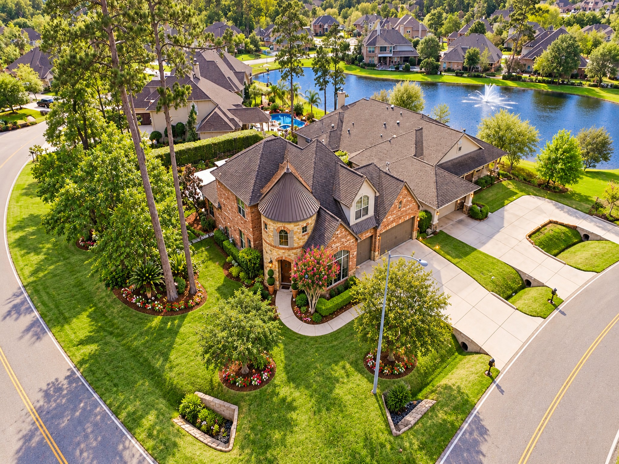 A Custom Home with 3843 sq ft in The Preserve near the pond