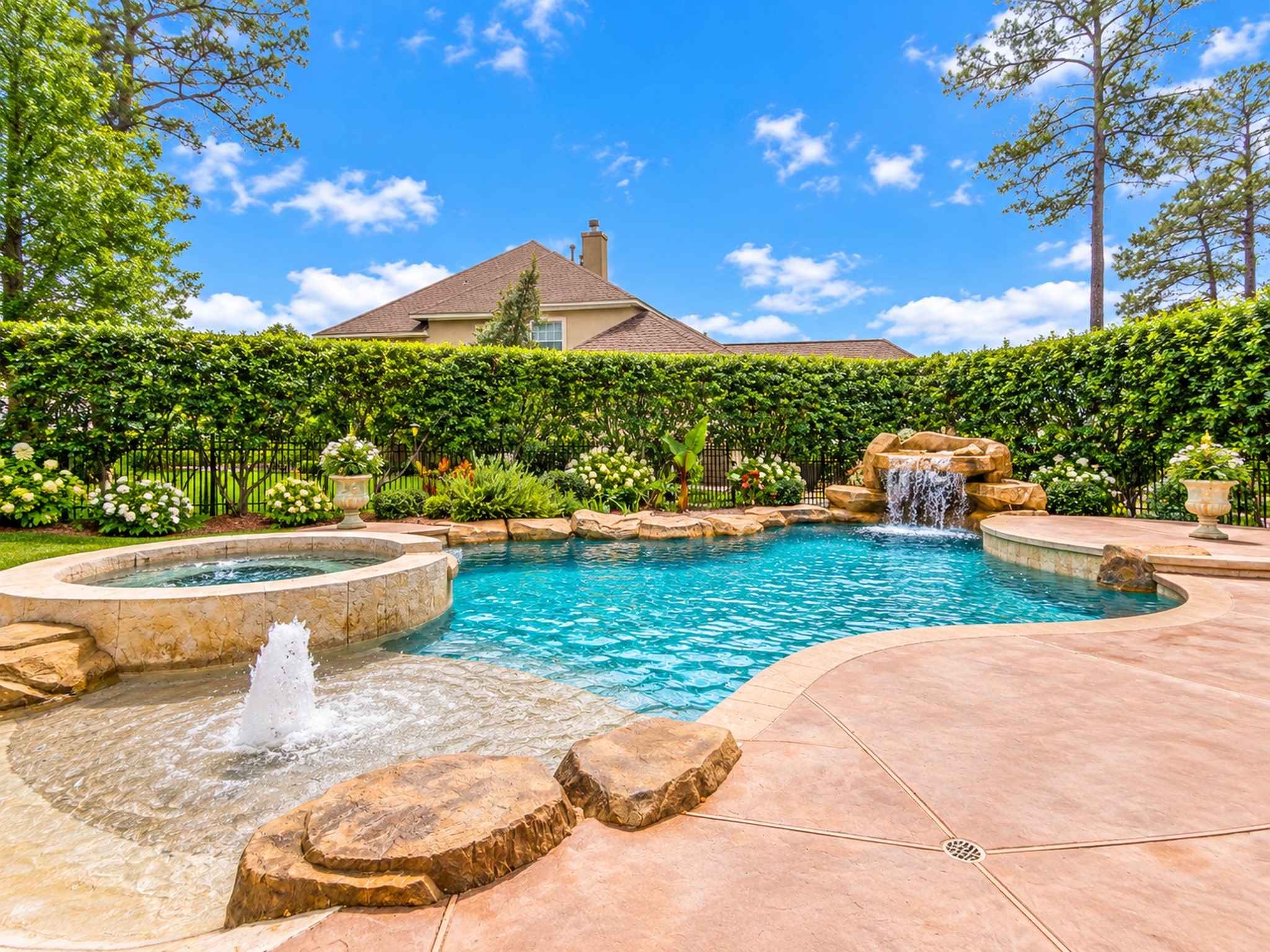 Relax with family or entertian friends here!