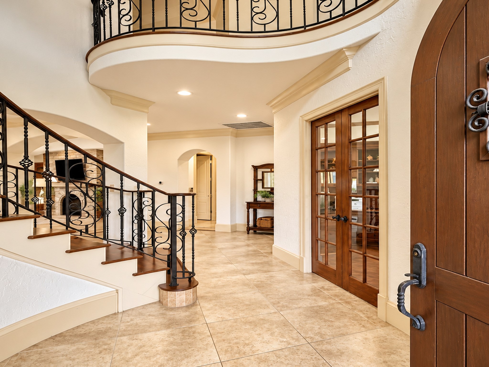 Dramatic winding staircase & Juliet Balcony
