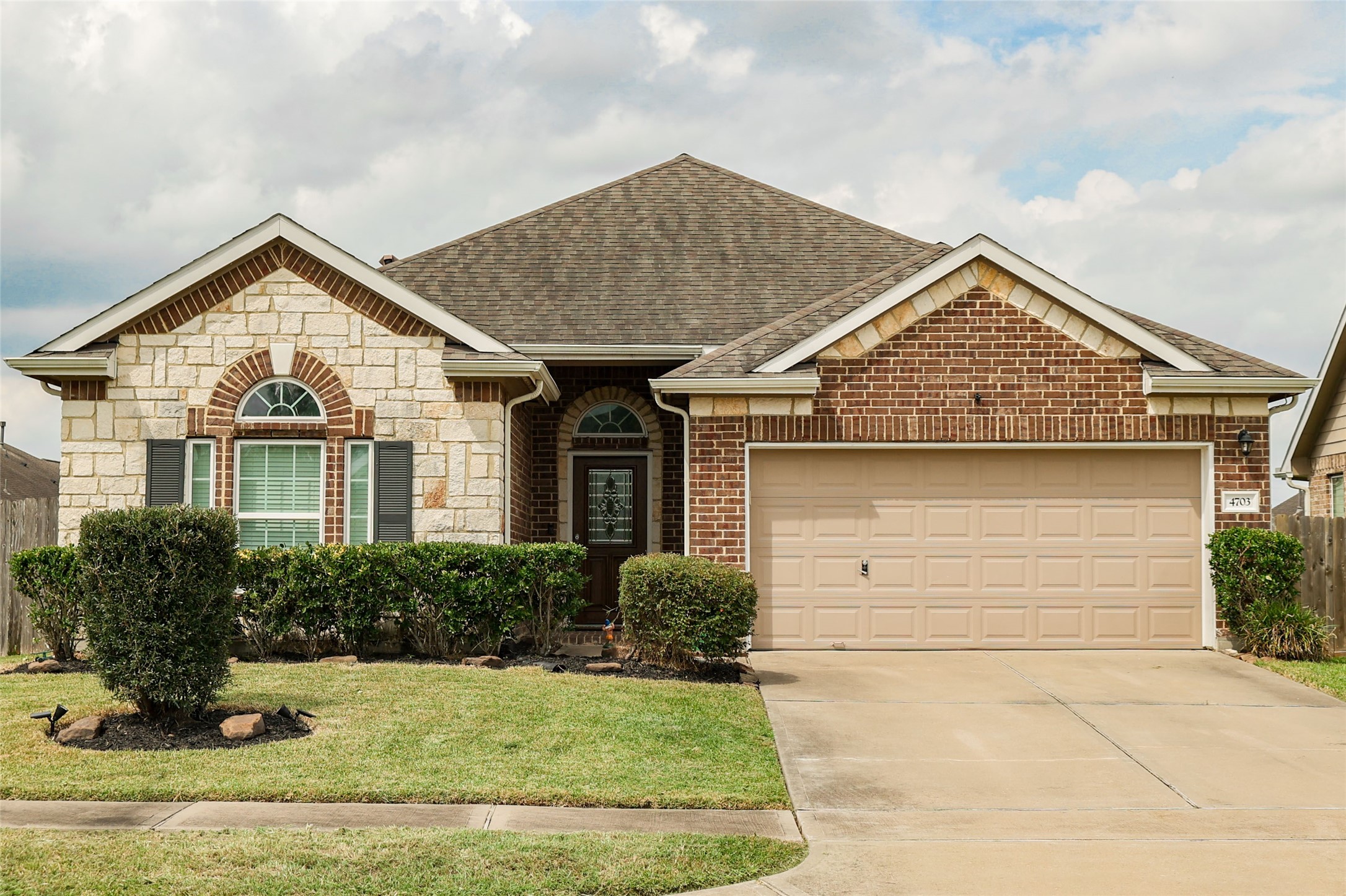 4703 N Bella Court, Alvin, TX 77511