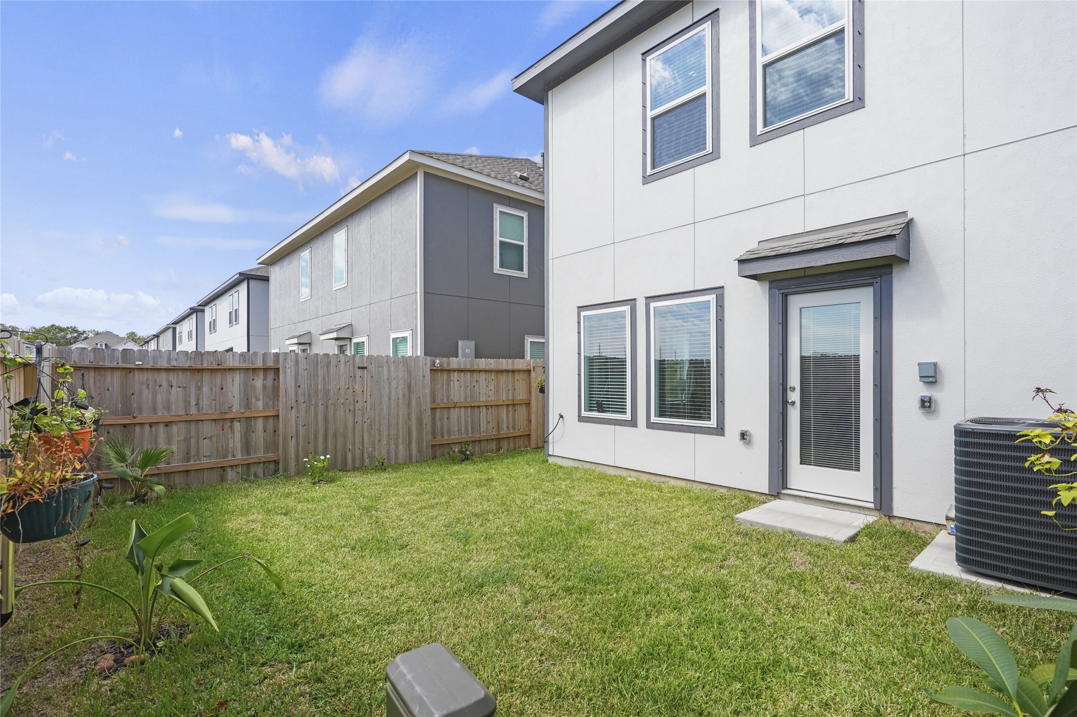 2160 Salinas Drive, Rosharon, TX 77583