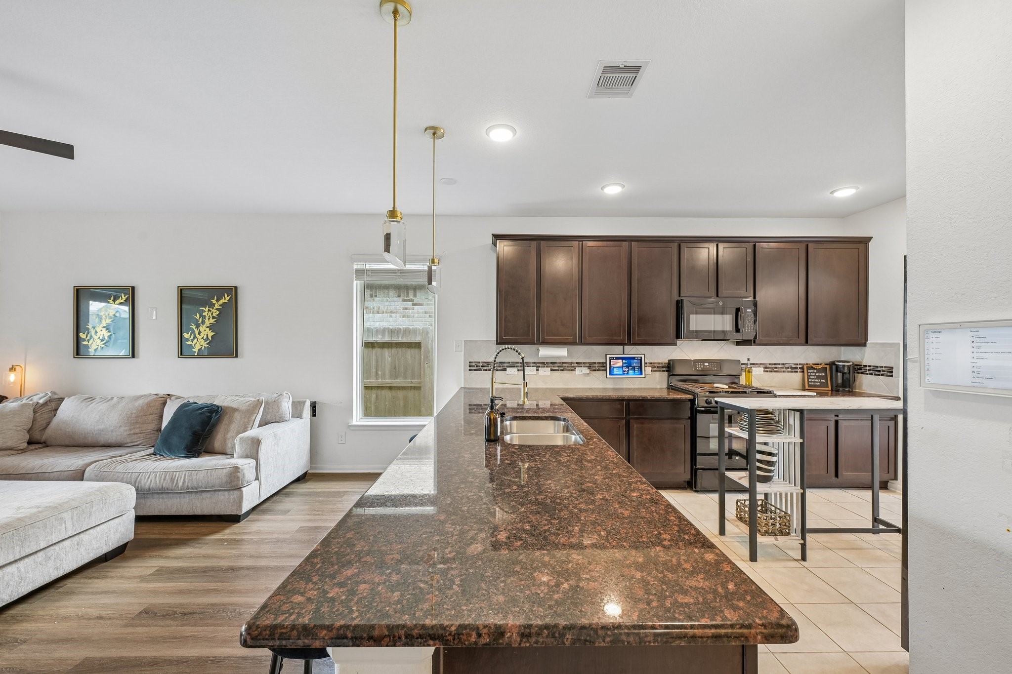kitchen/living room