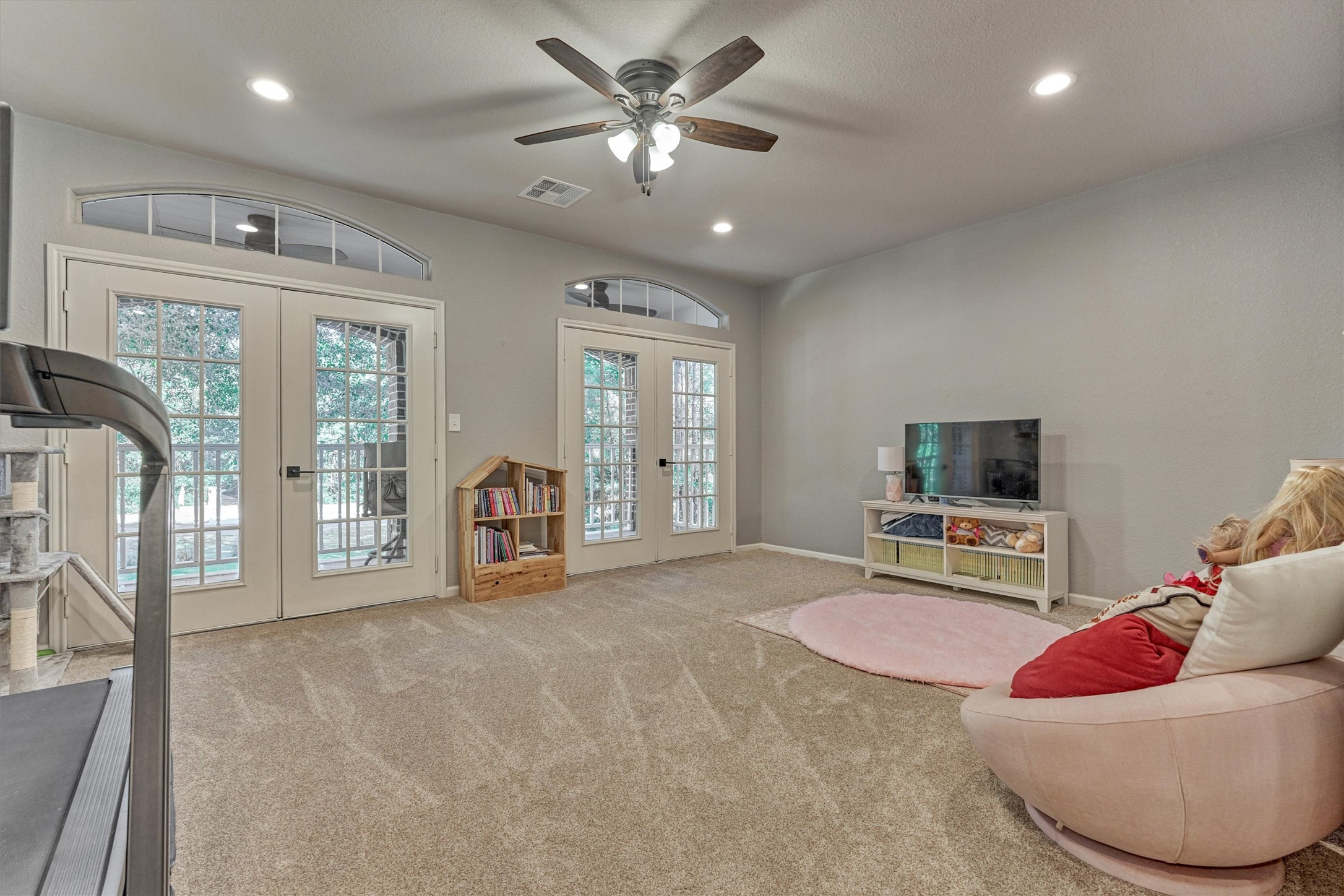 Upstairs gameroom with vaulted ceiling