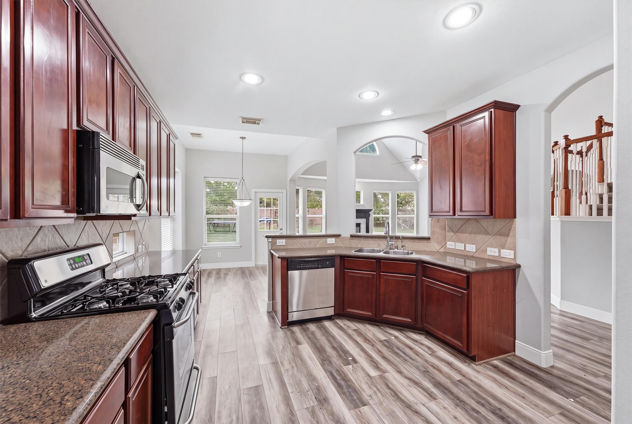 10510 Landsdowne Pointe Drive, Spring, TX 77379
