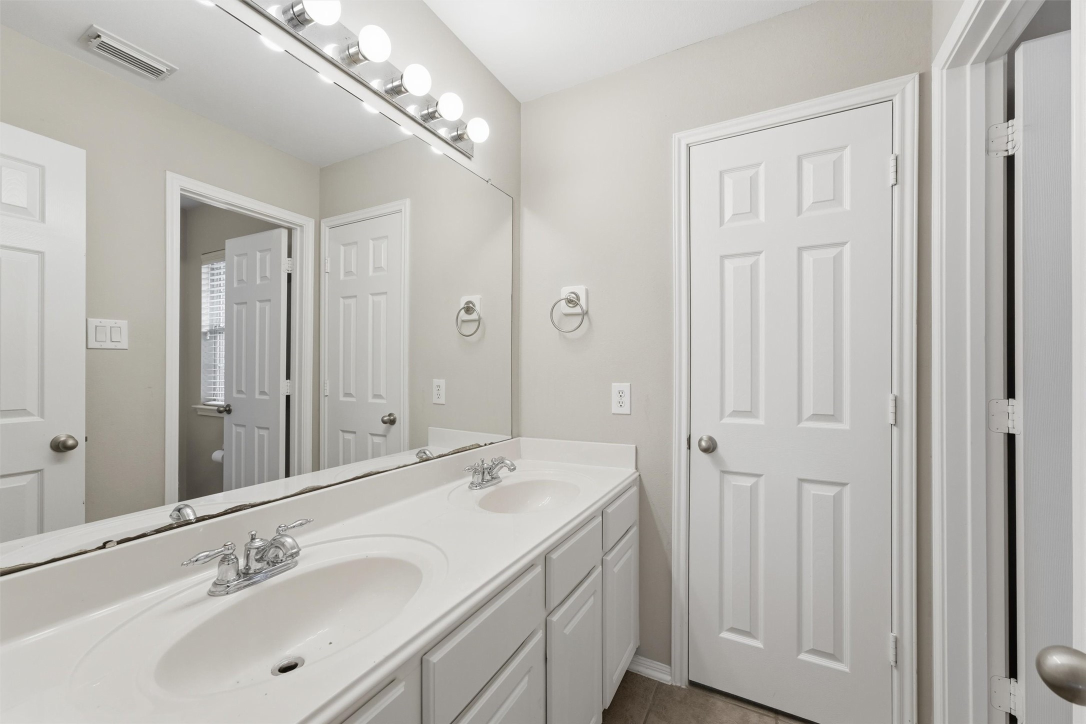 10510 Landsdowne Pointe Drive, Spring, TX 77379