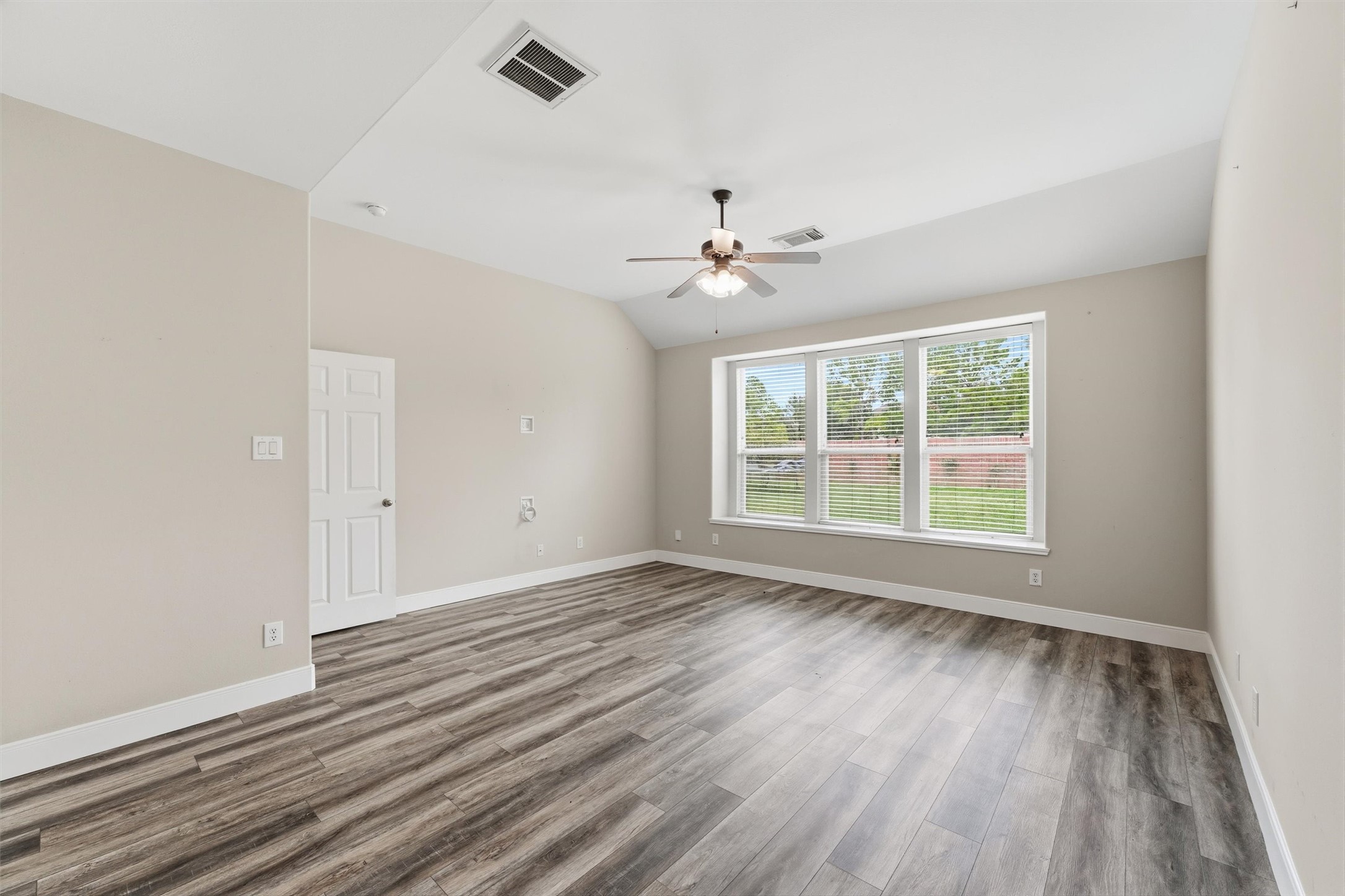 10510 Landsdowne Pointe Drive, Spring, TX 77379