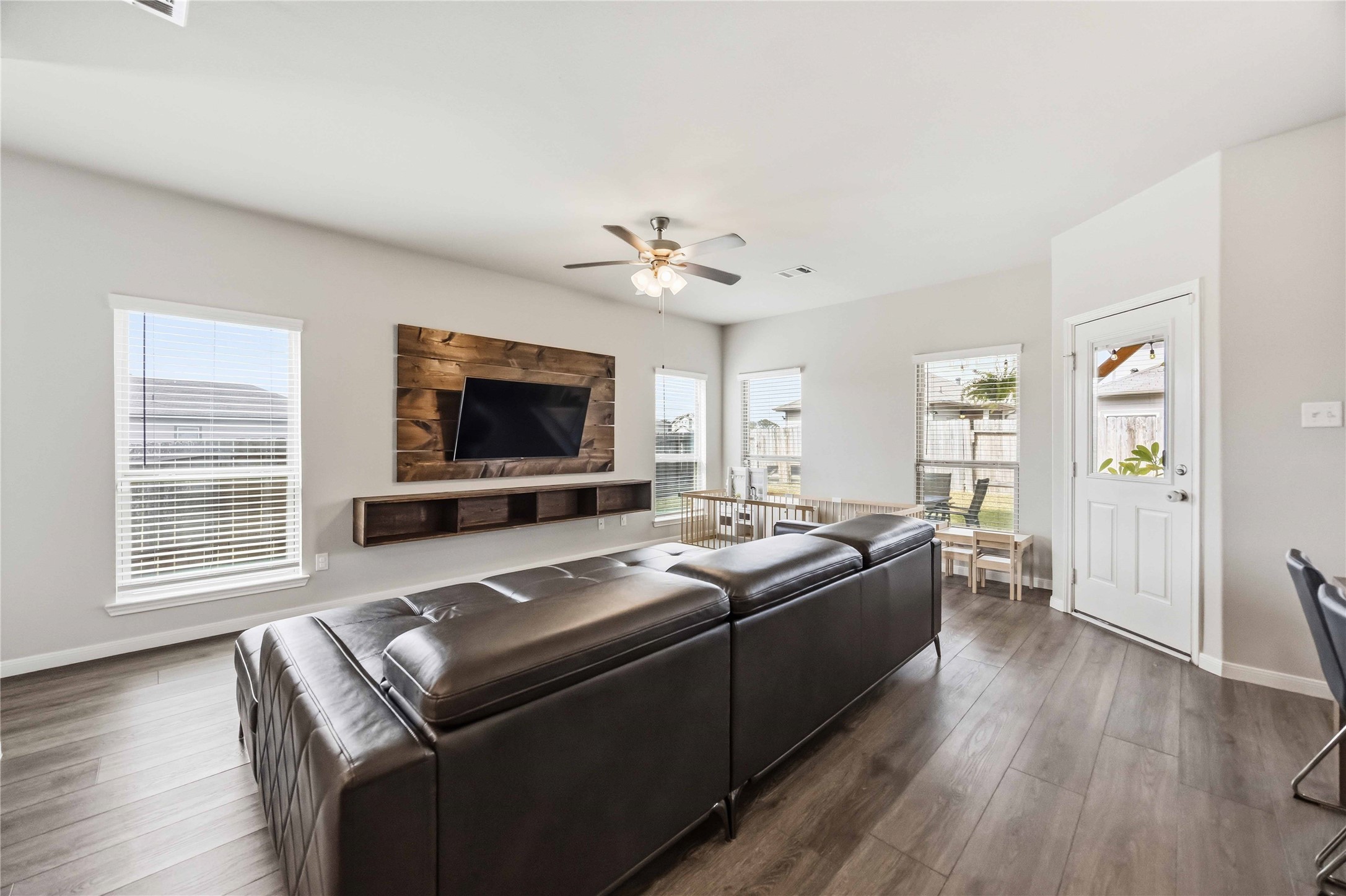 Spacious living room!