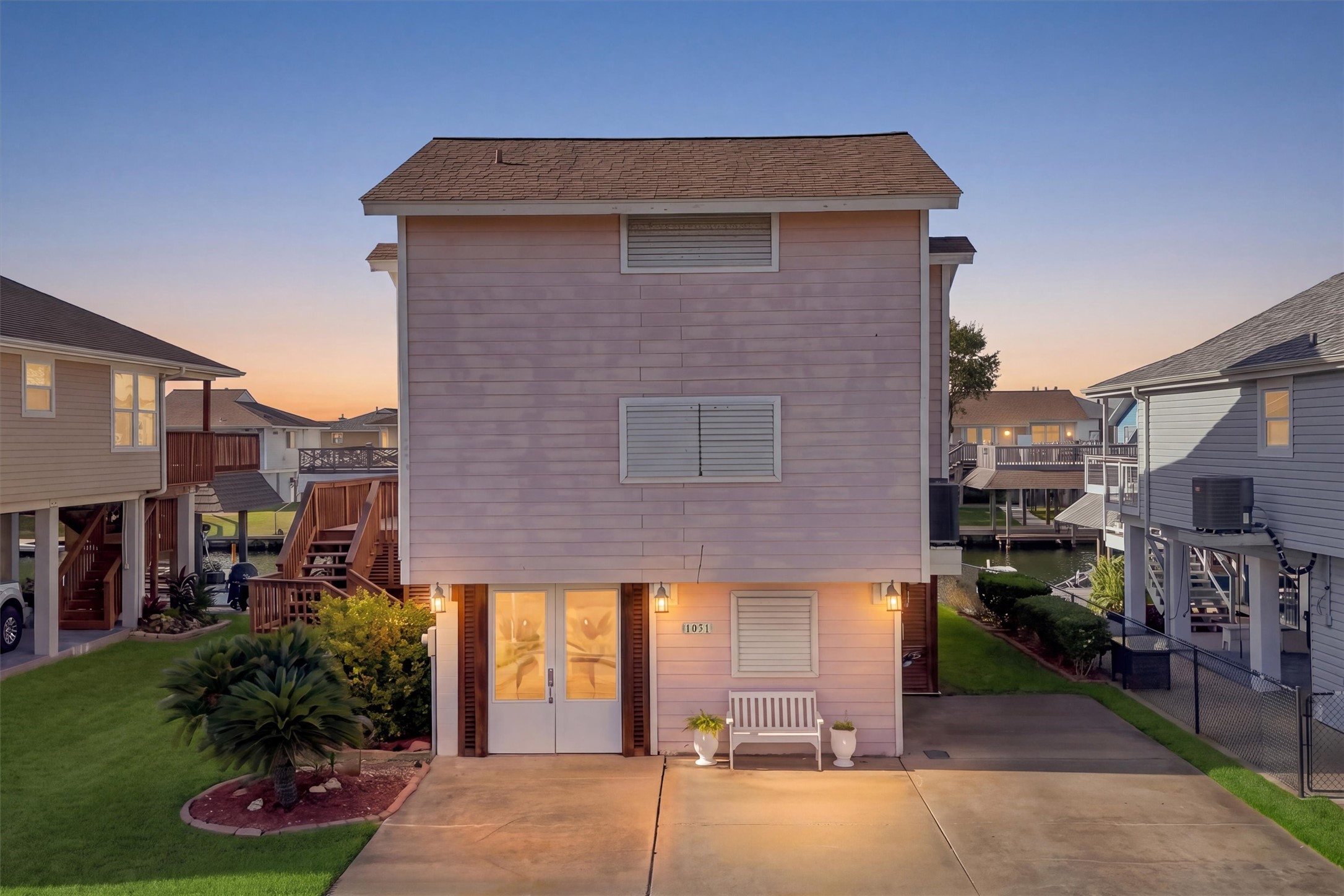1031 Redfish Street, Bayou Vista, TX 77563
