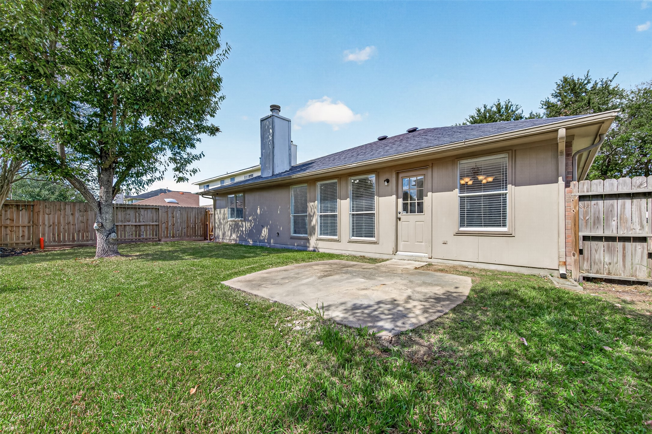 1403 Hunter Green Lane, Fresno, TX 77545