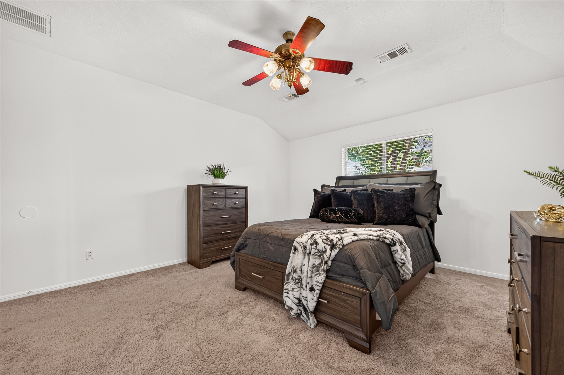 1403 Hunter Green Lane, Fresno, TX 77545