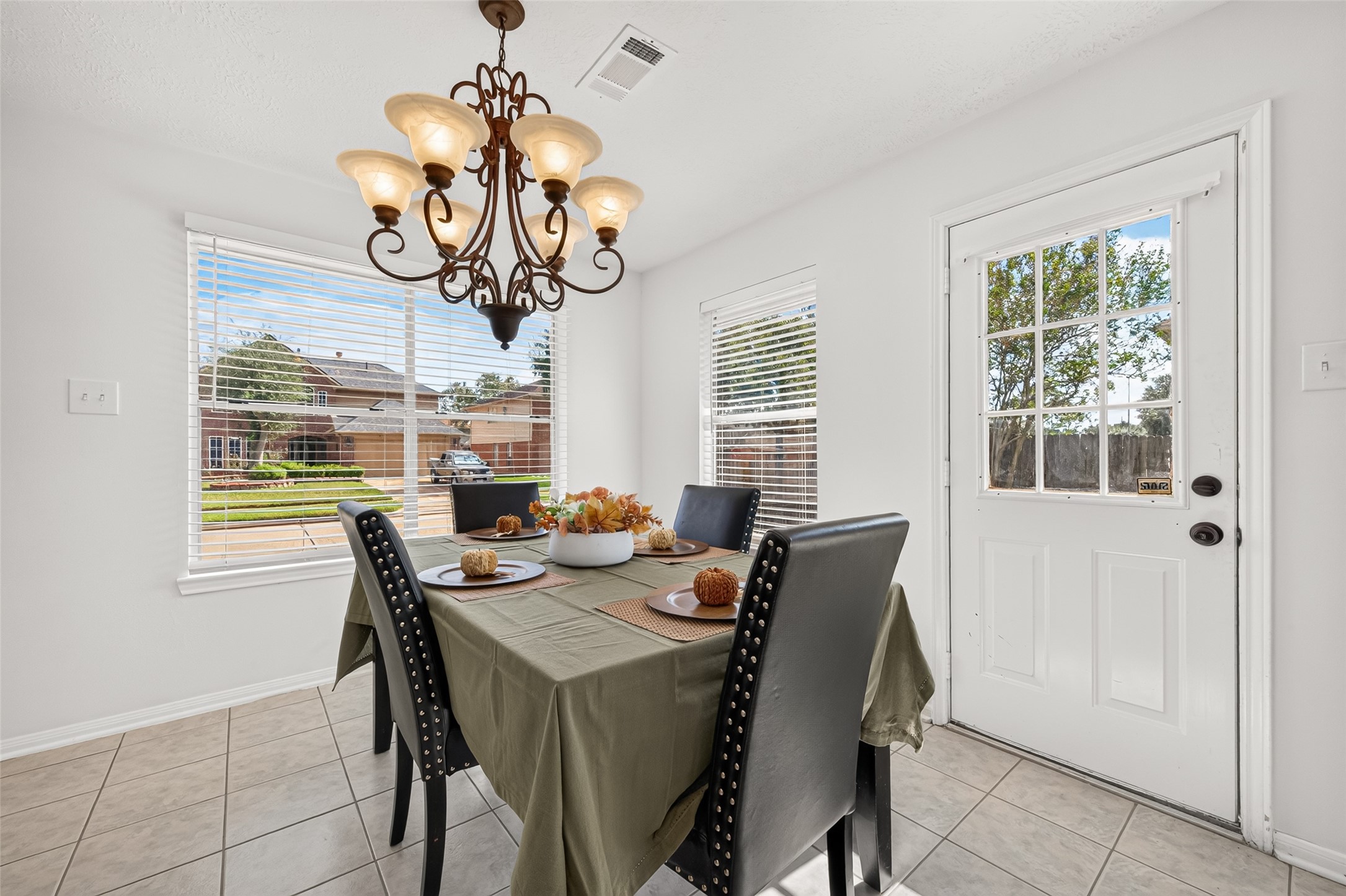 1403 Hunter Green Lane, Fresno, TX 77545