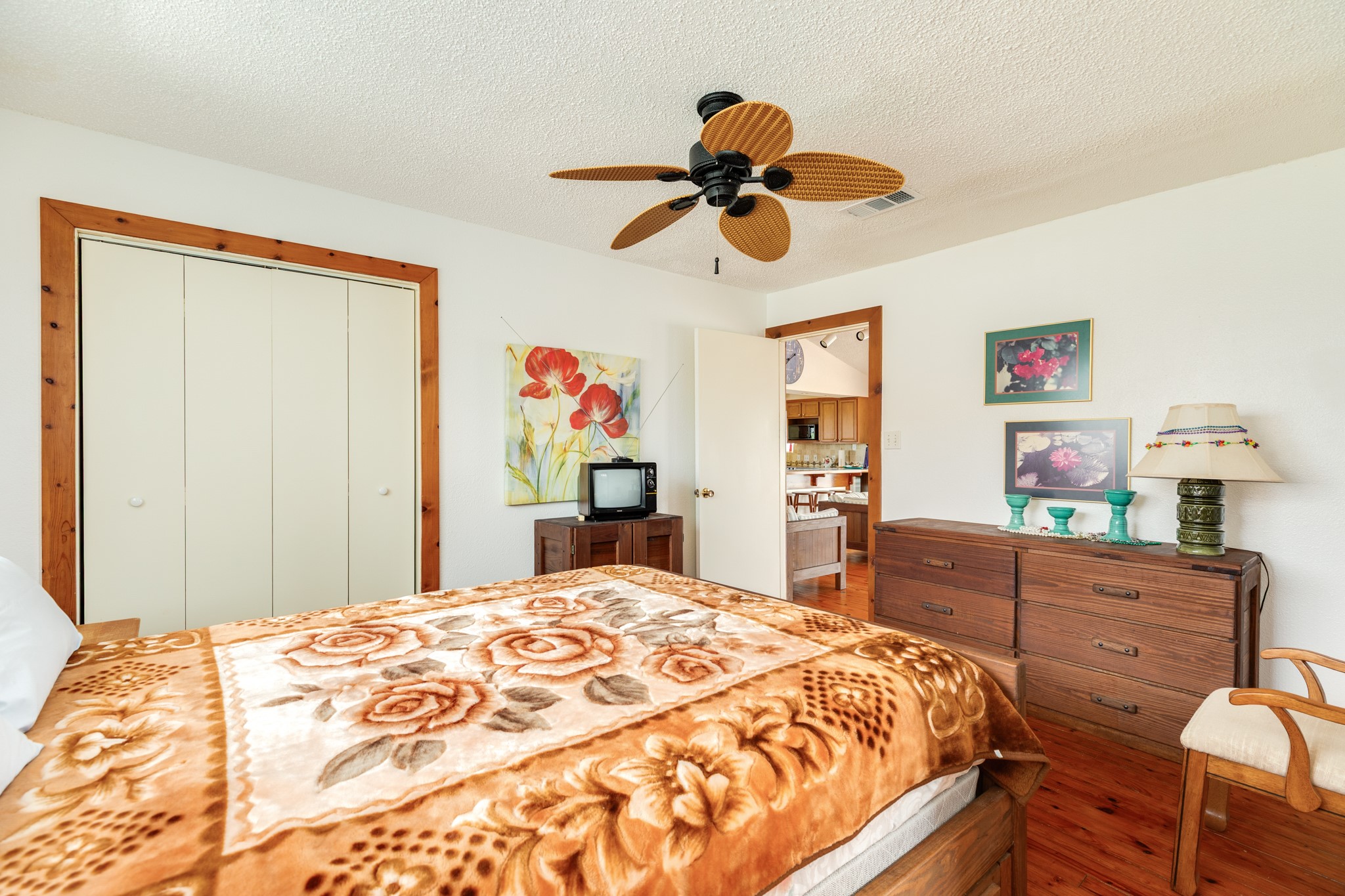 12524 W Ventura Drive, Galveston, TX 77554