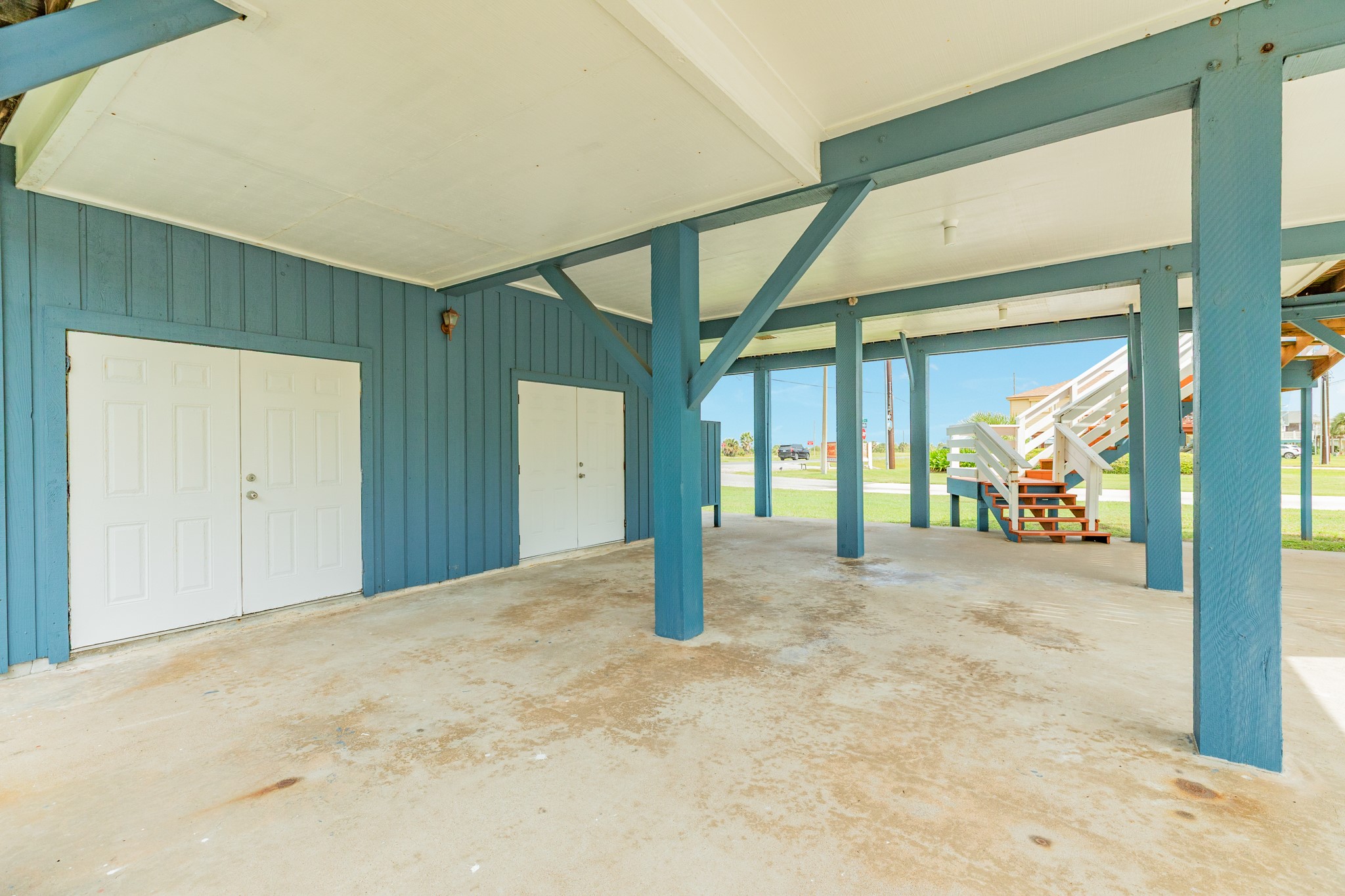 12524 W Ventura Drive, Galveston, TX 77554