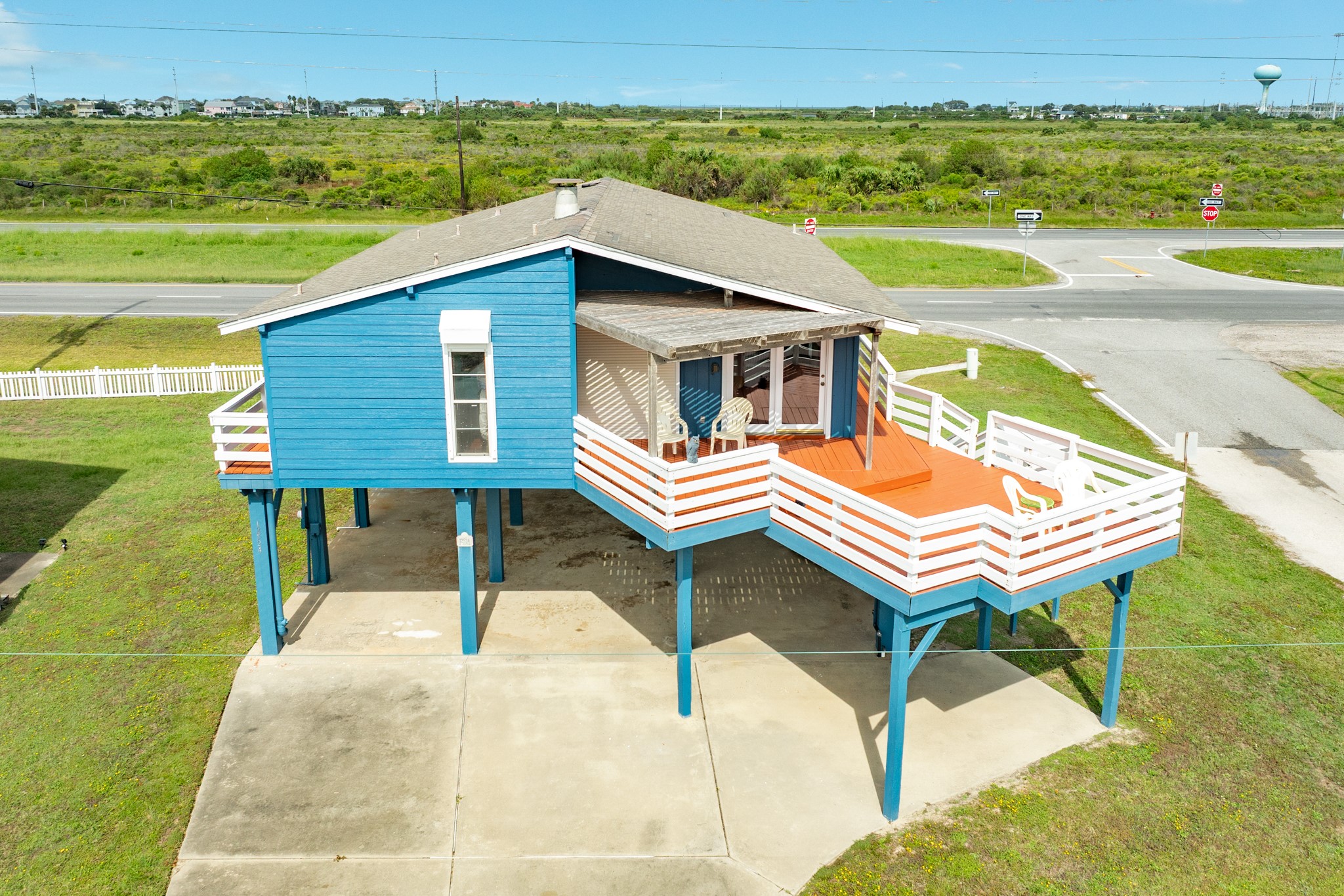 12524 W Ventura Drive, Galveston, TX 77554
